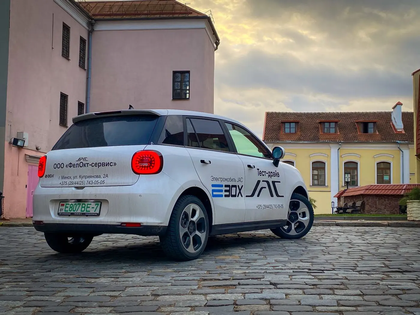 Модно, стильно, молодежно! Тест-драйв электромобиля JAC E30X