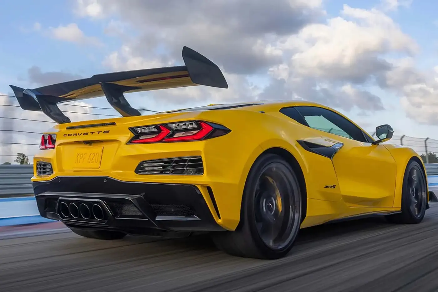 Chevrolet Corvette ZR1 назвали самым быстрым автомобилем General Motors