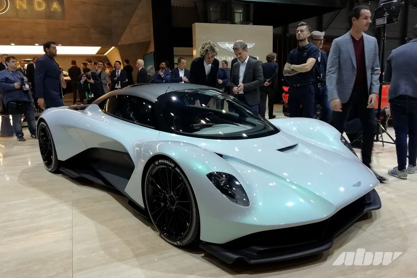 1079-сильная Valhalla: знакомимся с новым гиперкаром Aston Martin