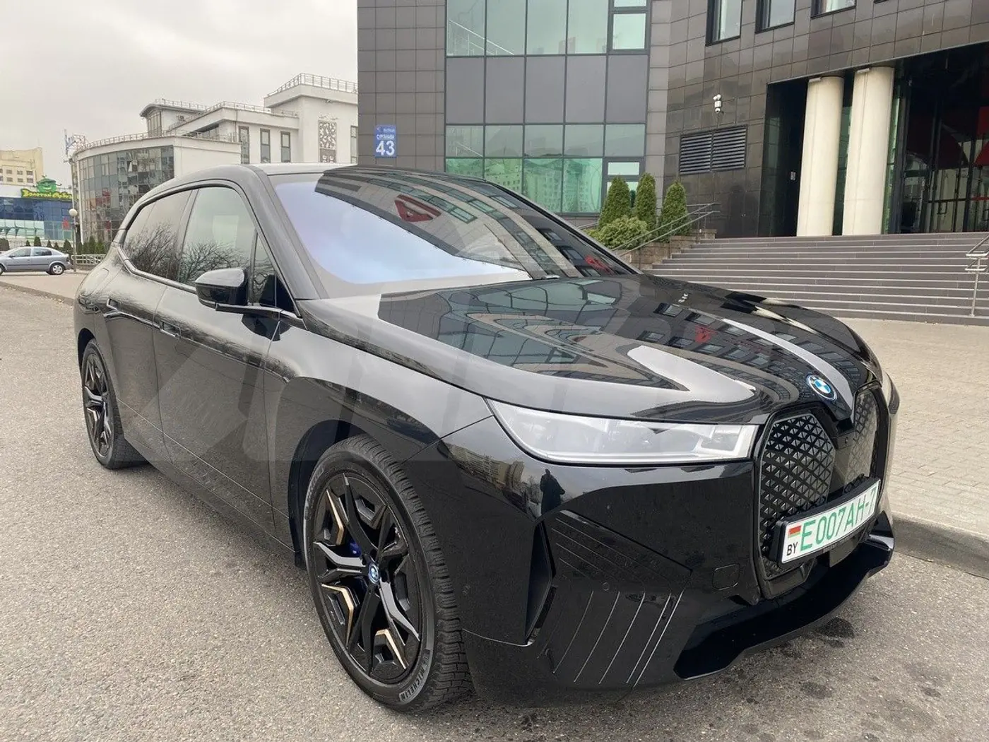Квартиру купить можно, а то и две: самые дорогие автомобили из базы ABW