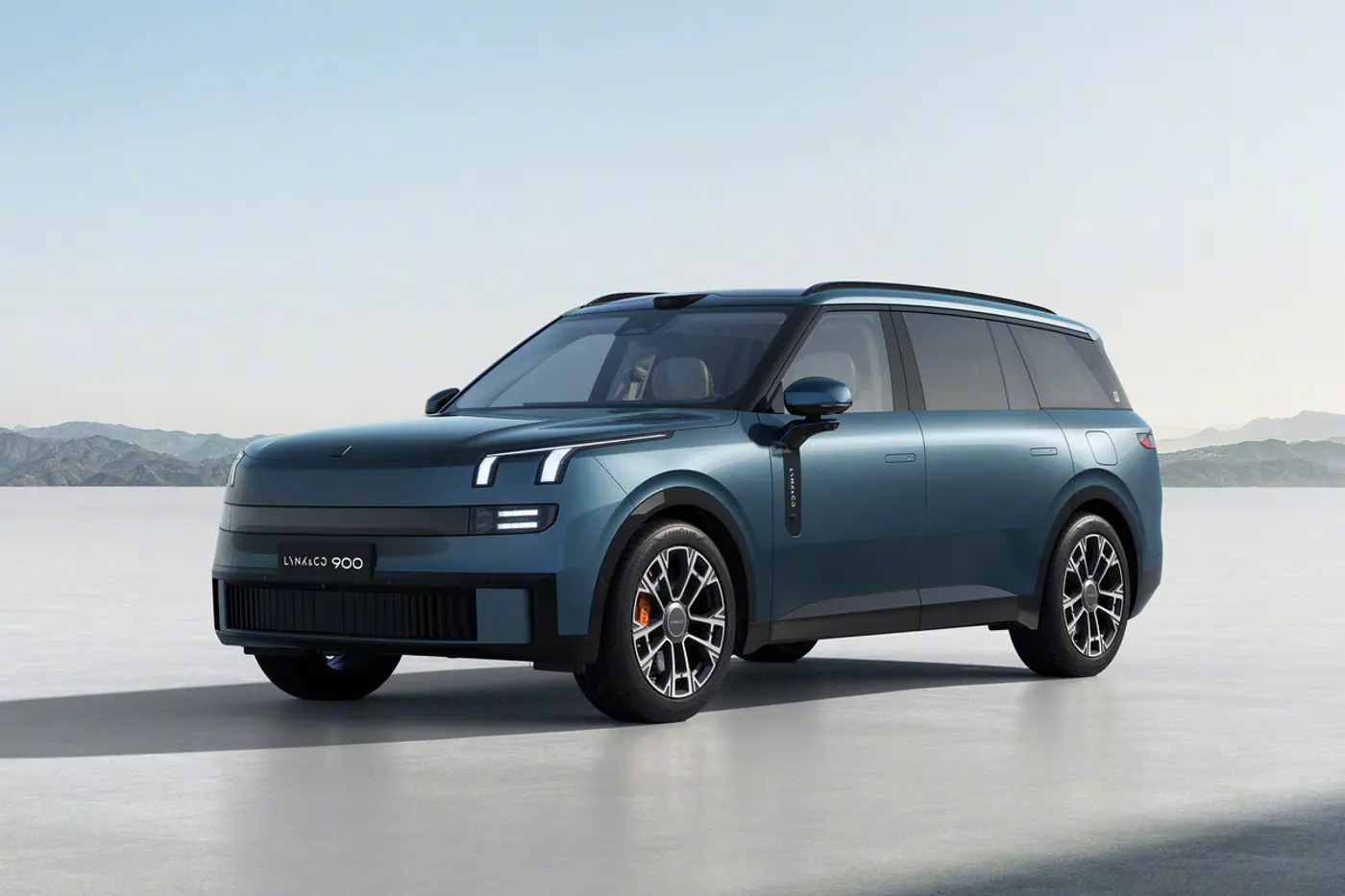 С автопилотом и «режимом краба»: Lynk & Co показала флагманский кроссовер 900