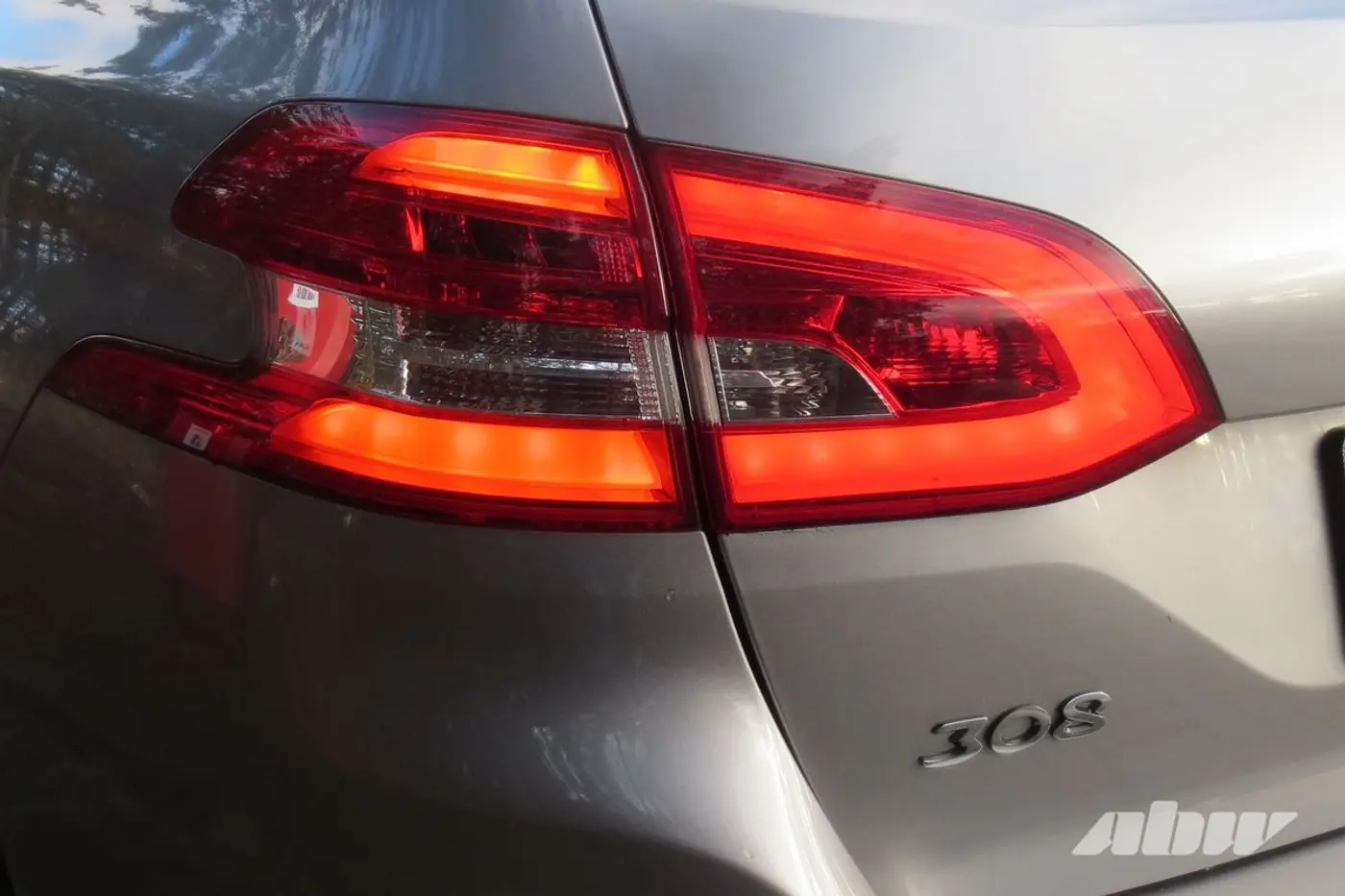 «Через 300 тысяч лезь под капот и меняй мотор»: мнение владельца Peugeot 308