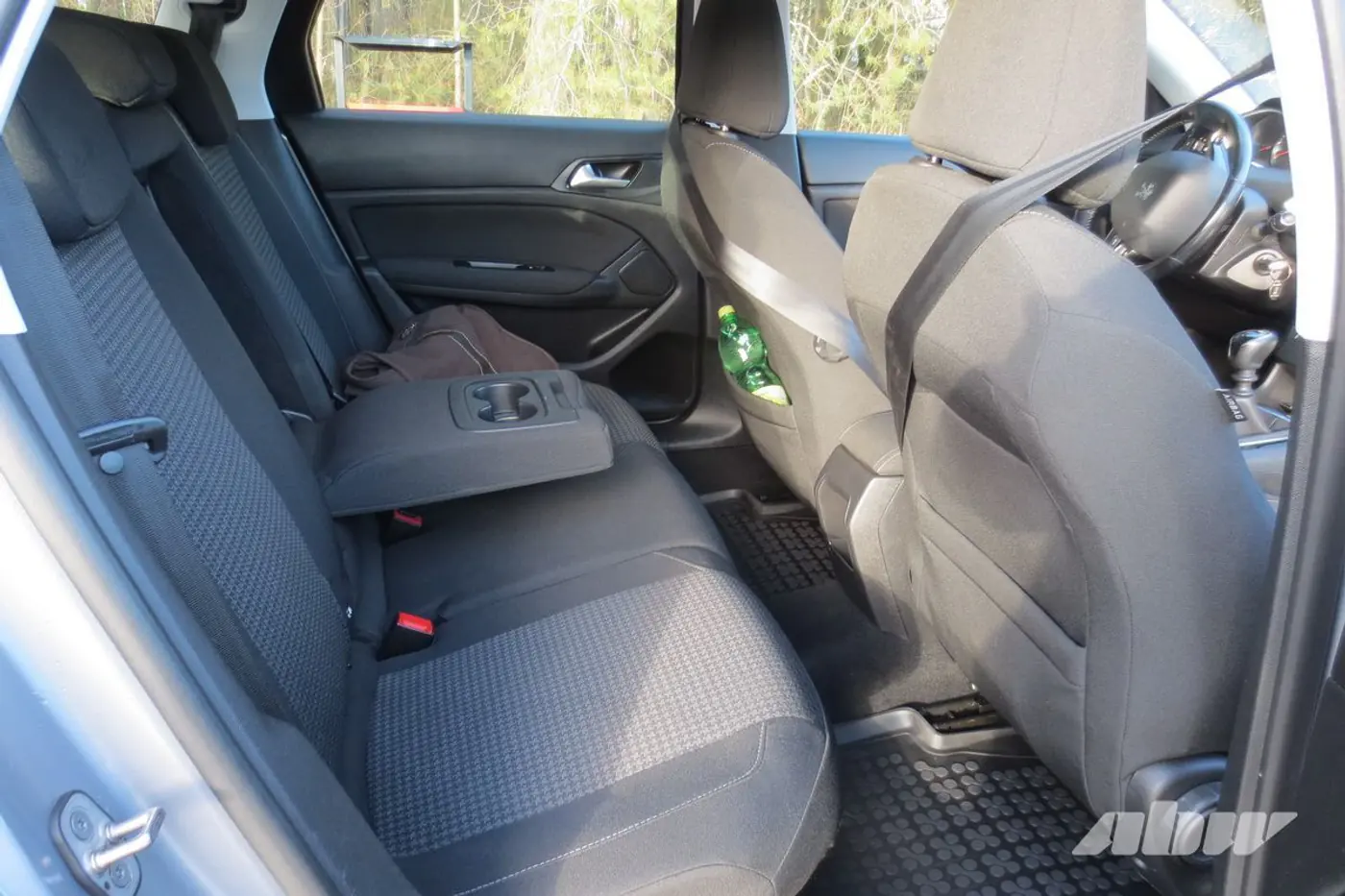 Peugeot_308_заднее_сиденье