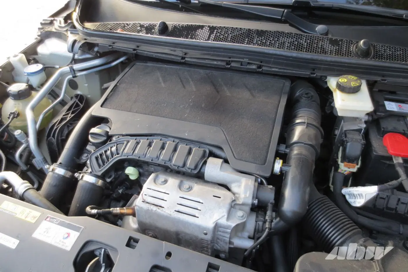 Peugeot_308_двигатель