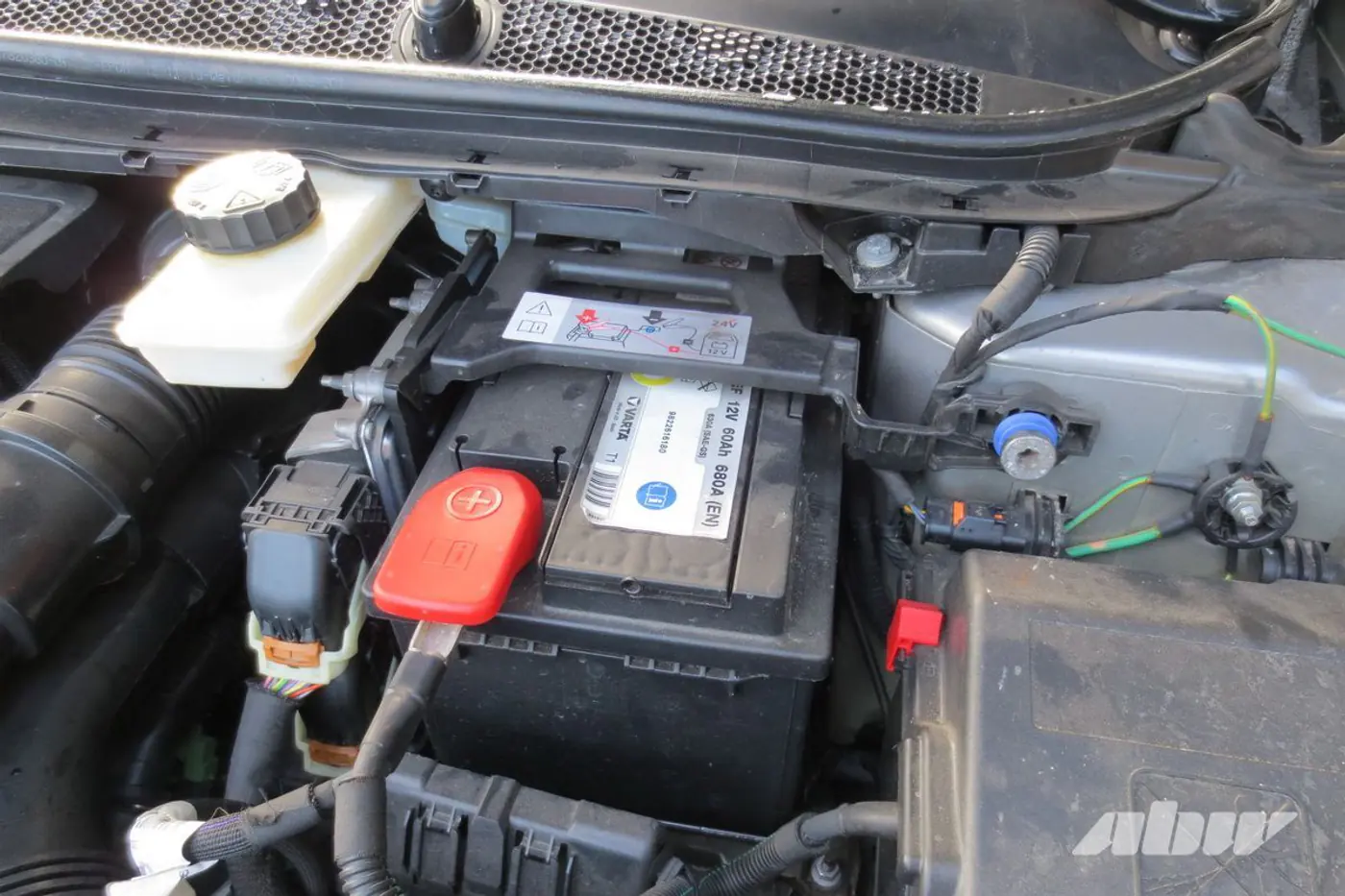 Peugeot_308_аккумулятор