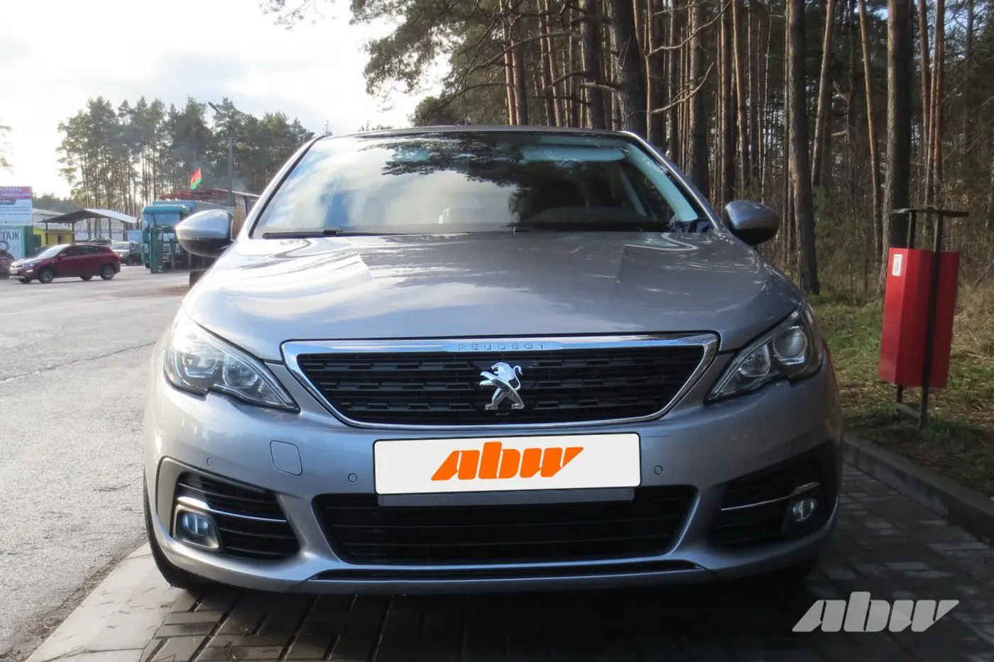 Peugeot_308_спереди
