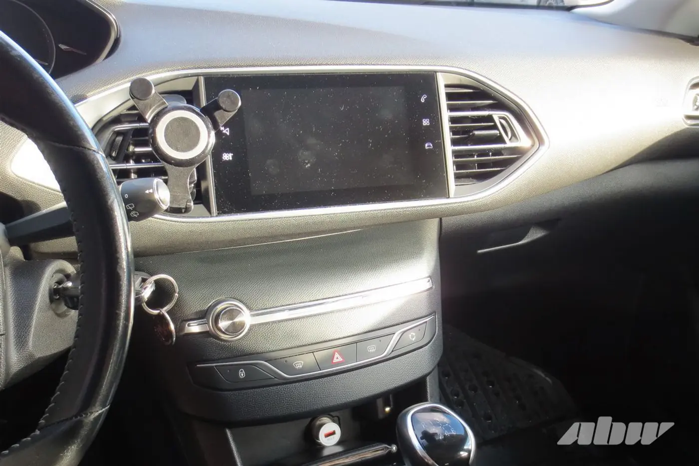 Peugeot_308_монитор