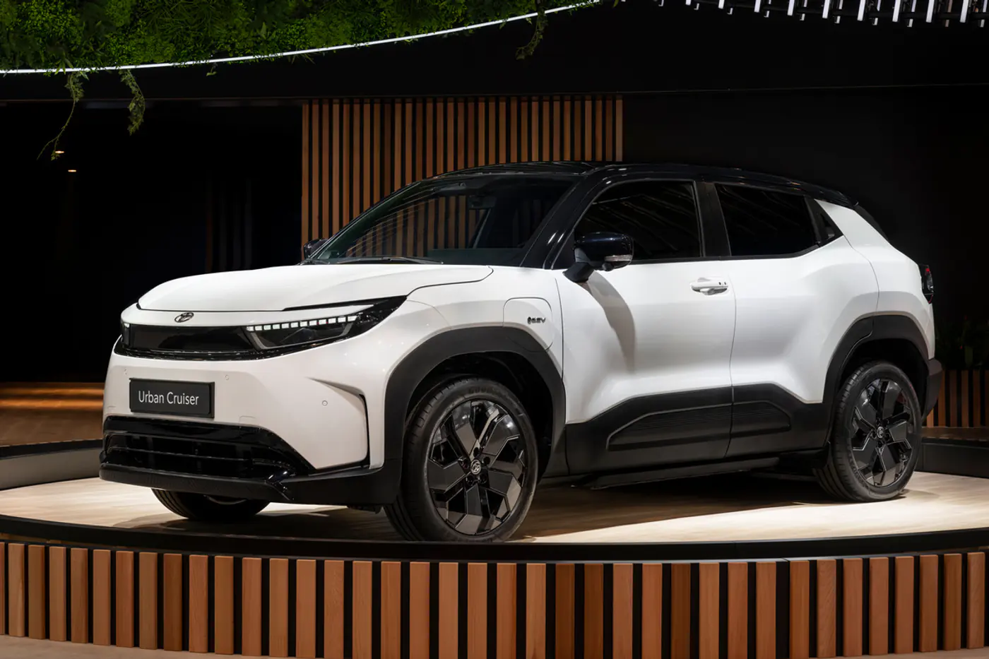 Toyota провела европейскую премьеру электрокроссовера Urban Cruiser