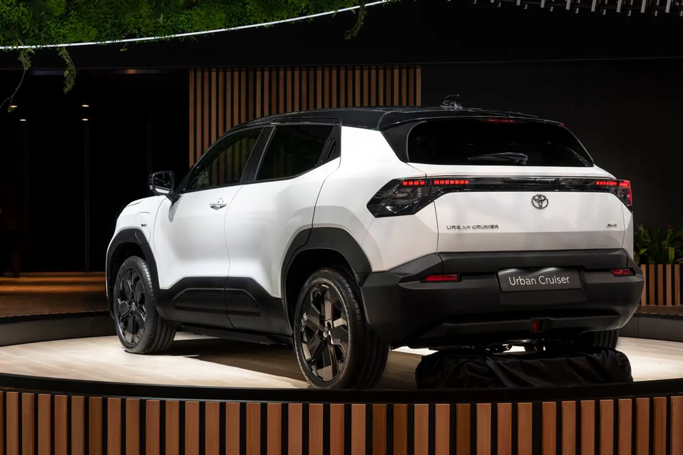 Toyota провела европейскую премьеру электрокроссовера Urban Cruiser