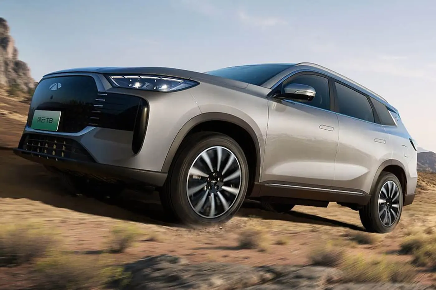 В Китае стартовали предпродажи Chery Fulwin T8 – полный запас хода превышает 2000 км