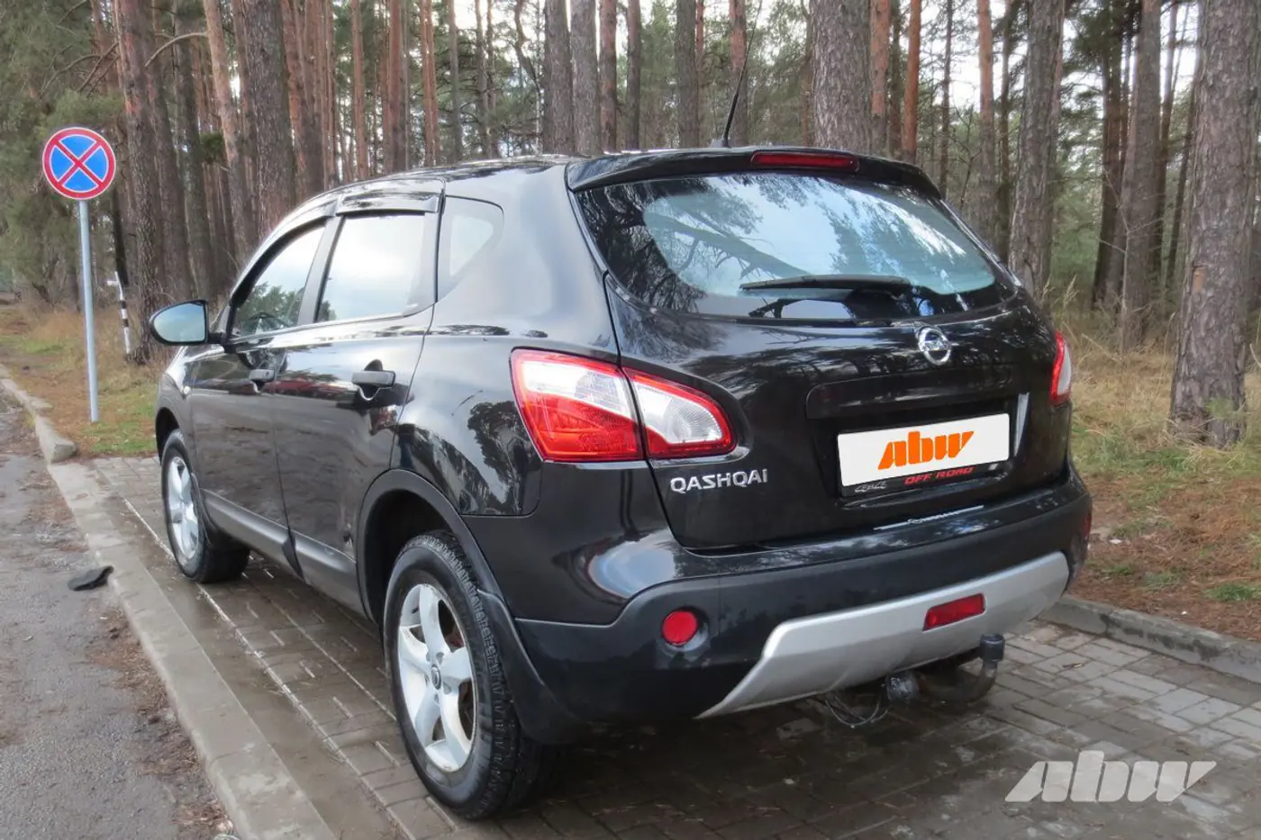 Nissan_Qashqai_сзади_слева