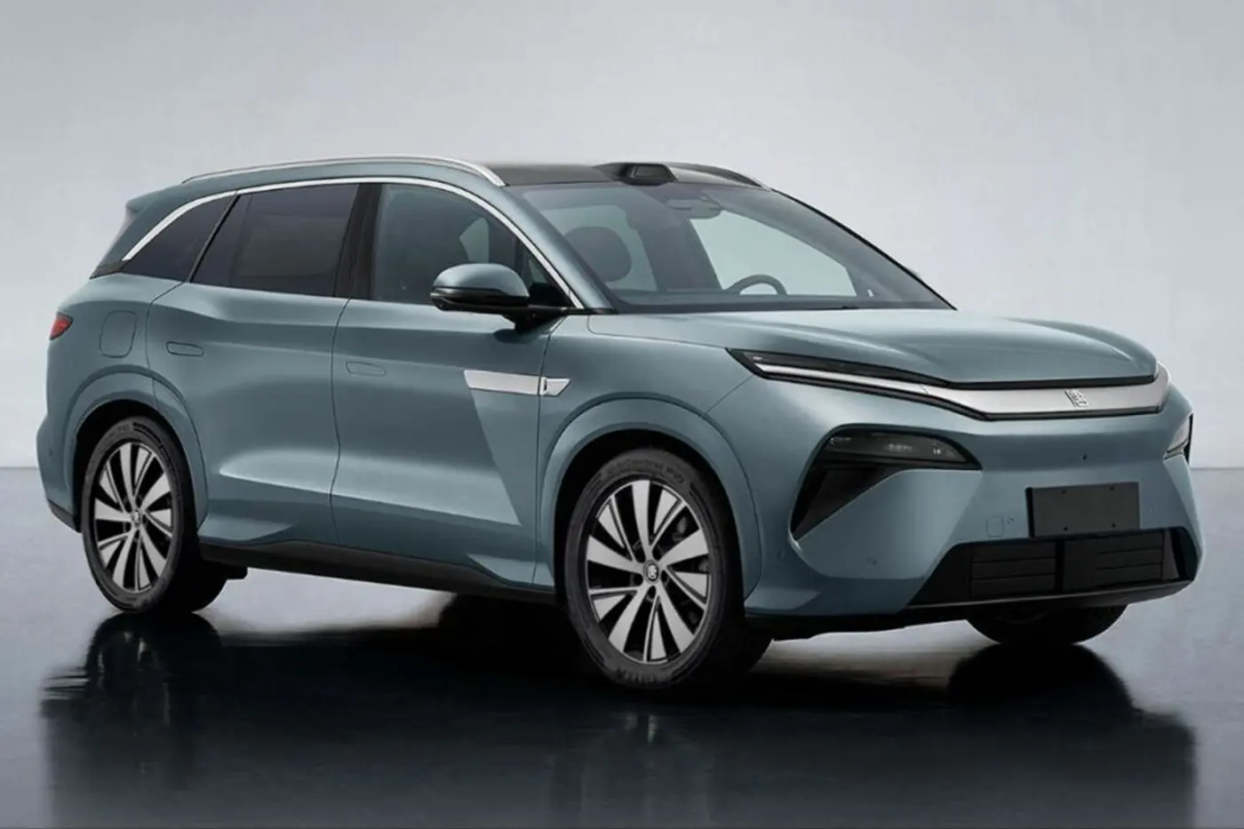 BYD представила новые модели – в них более 1000 л.с.