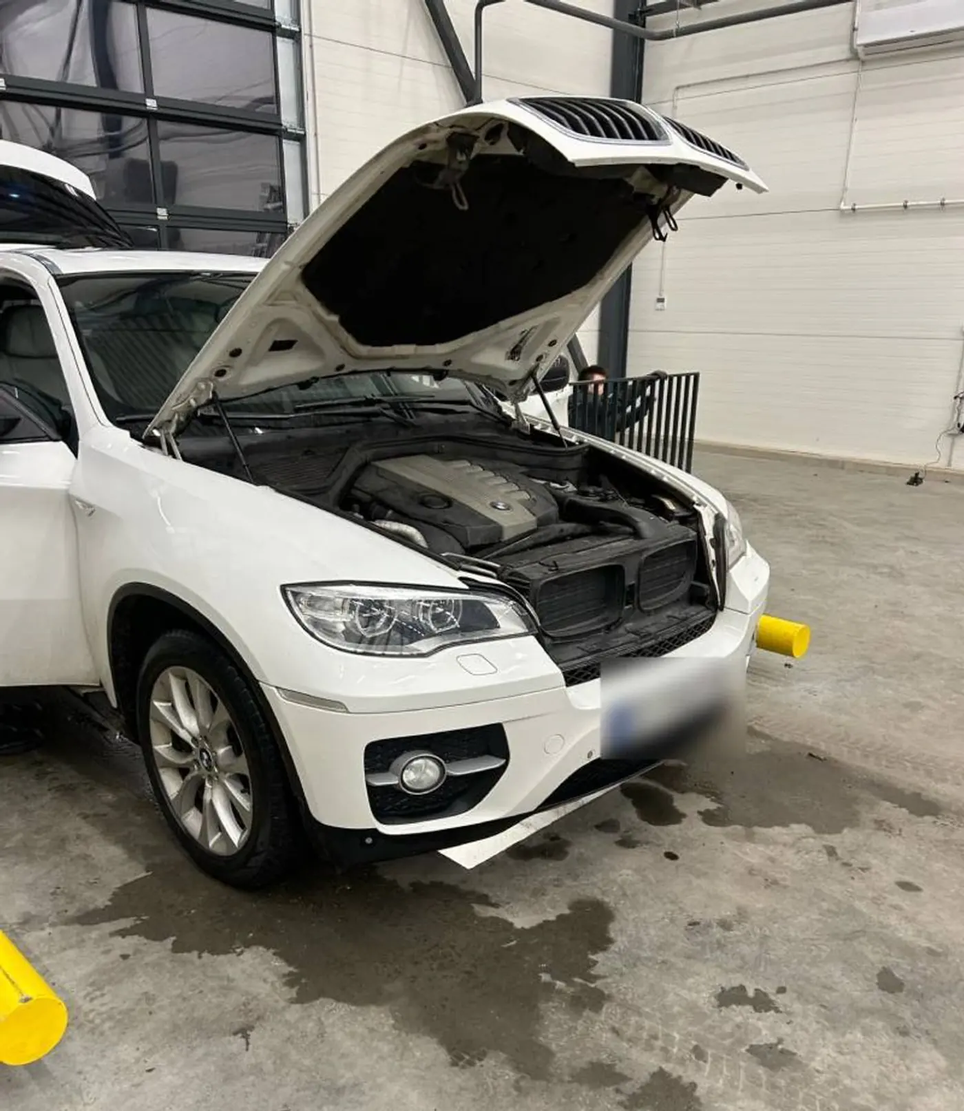 За контрабанду на границе изъяли BMW X5, BMW X6 и Mercedes-Benz