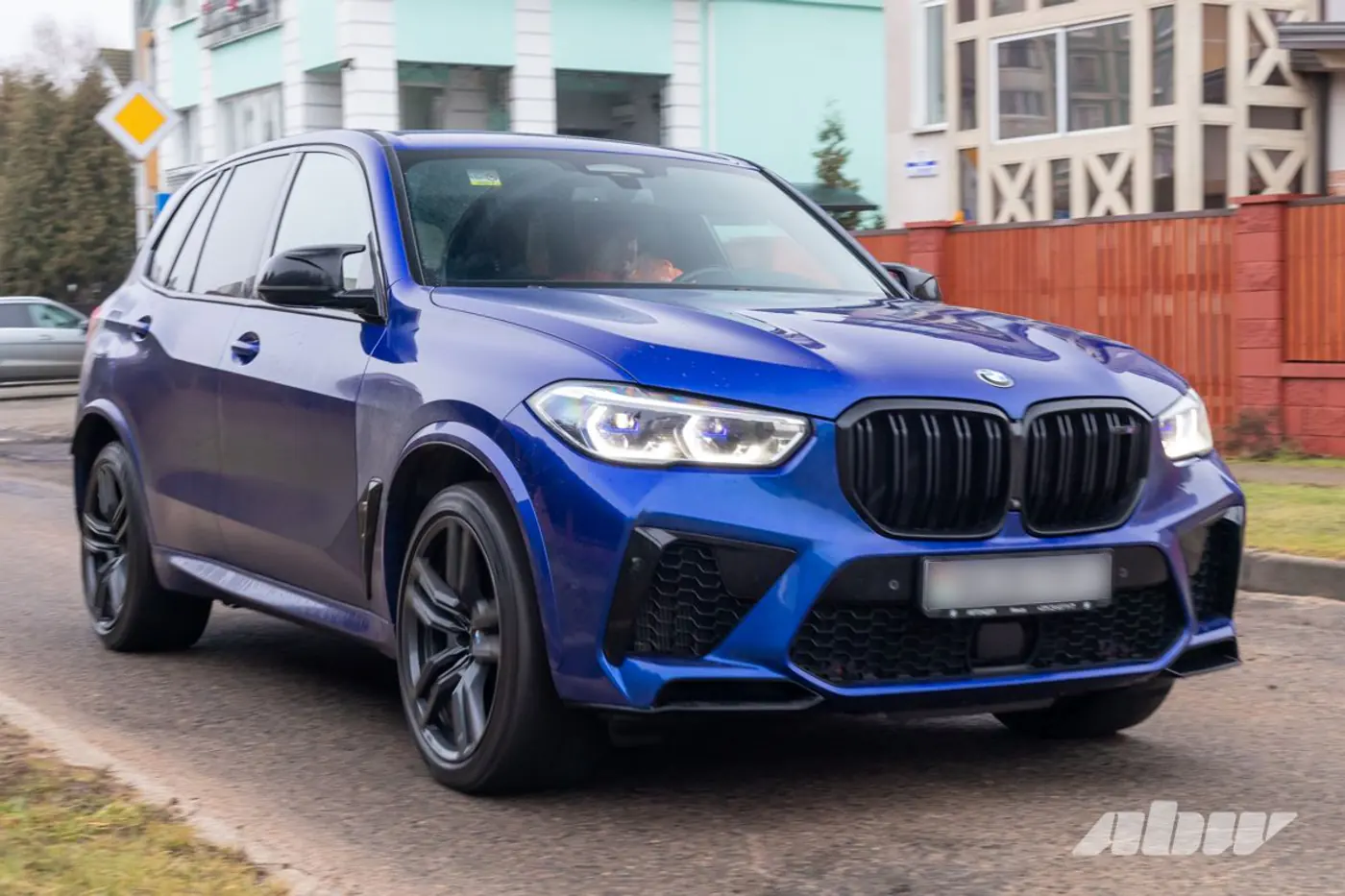 BMW X5 M Competition против Li L9: сравниваем несравнимое!