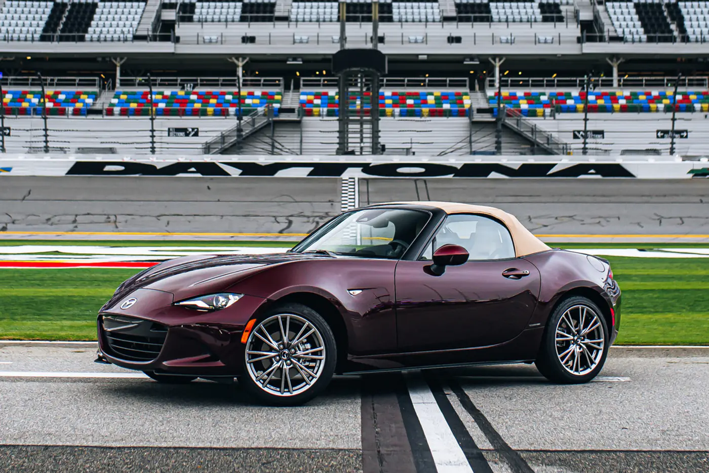 Mazda подготовила спецверсию MX-5 к 35-летнему юбилею модели