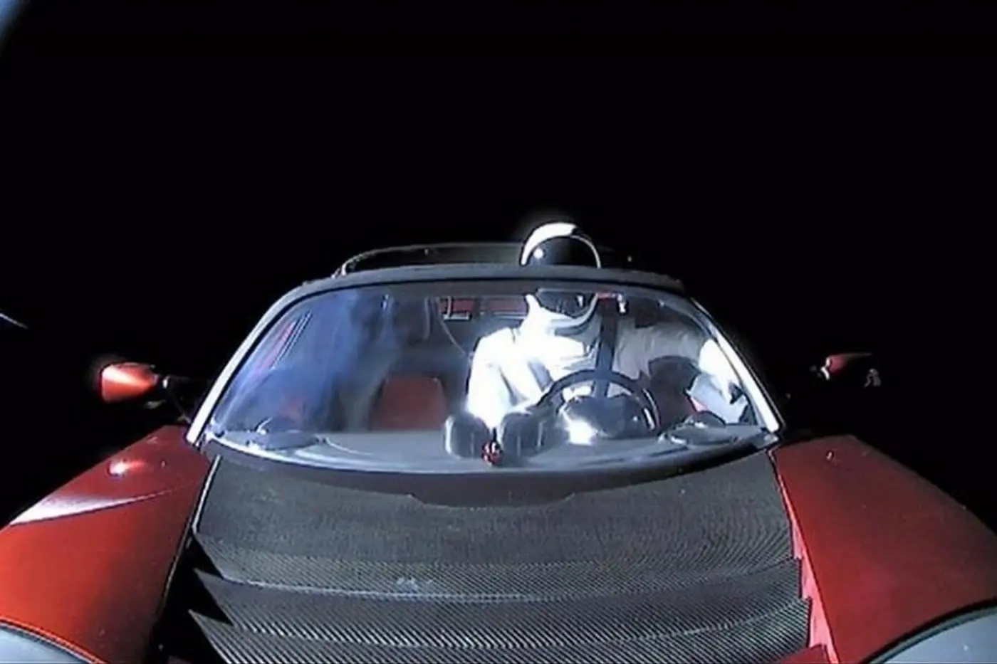 Астрономы записали родстер Tesla как астероид, но позже удалили запись