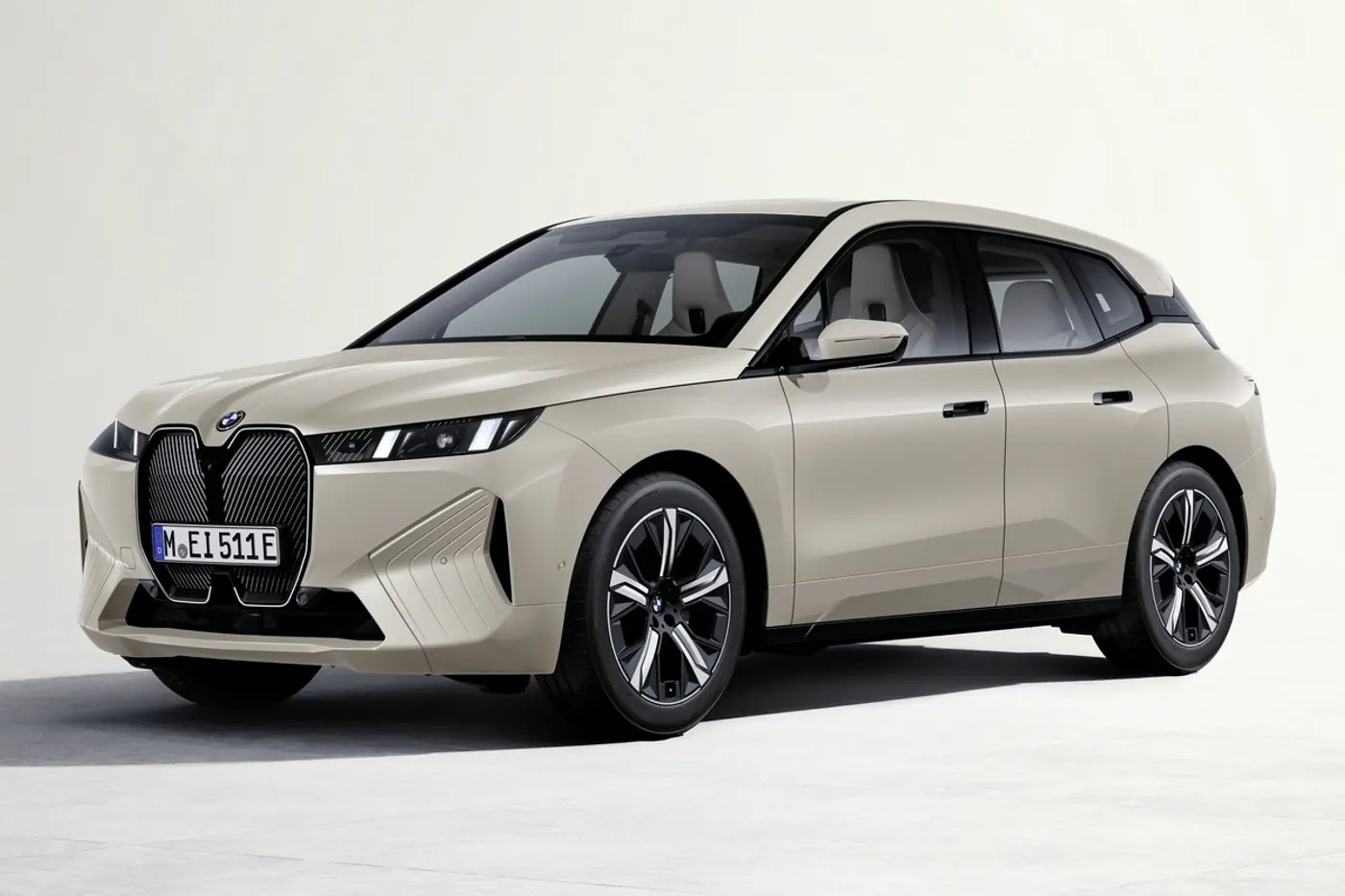 Обновление BMW iX: кроссовер стал мощнее и нарастил запас хода