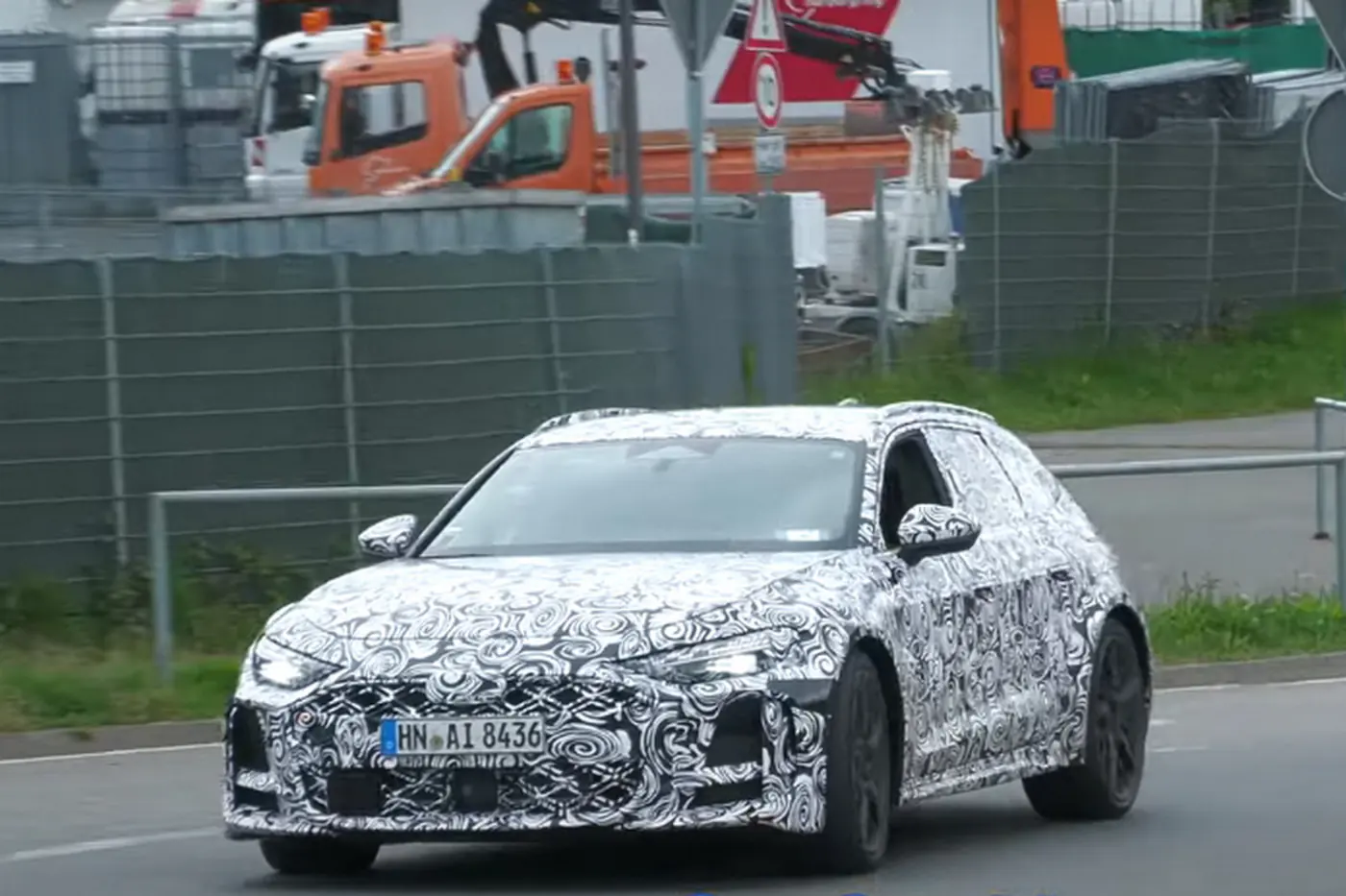 Гибридный автомобиль Audi RS5 Avant 2026 тестируют в «Нюрбургринге»