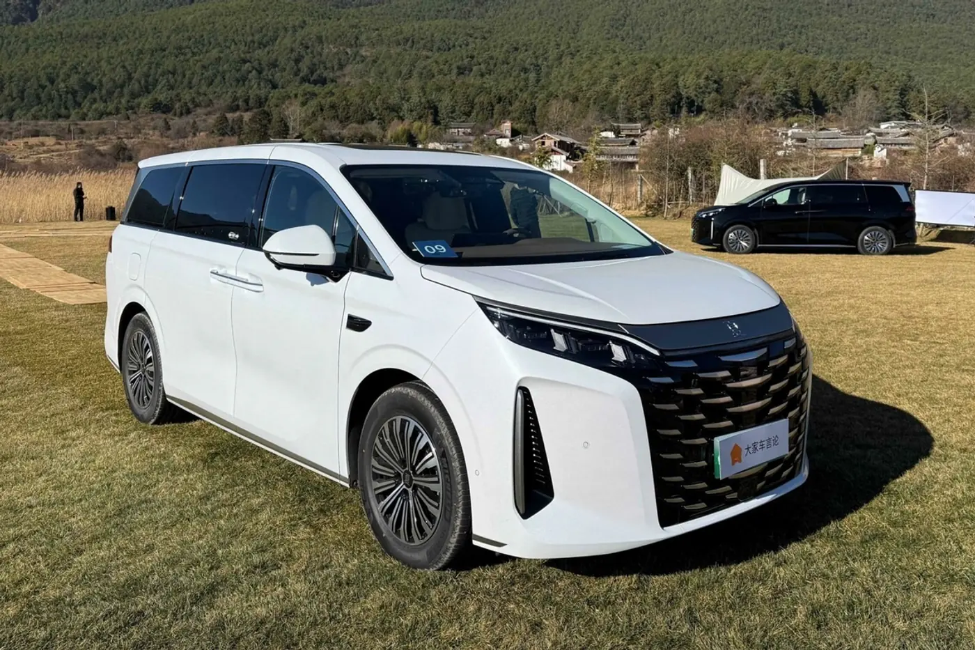 Не прошло и месяца: BYD продала более 10 000 минивэнов Xia