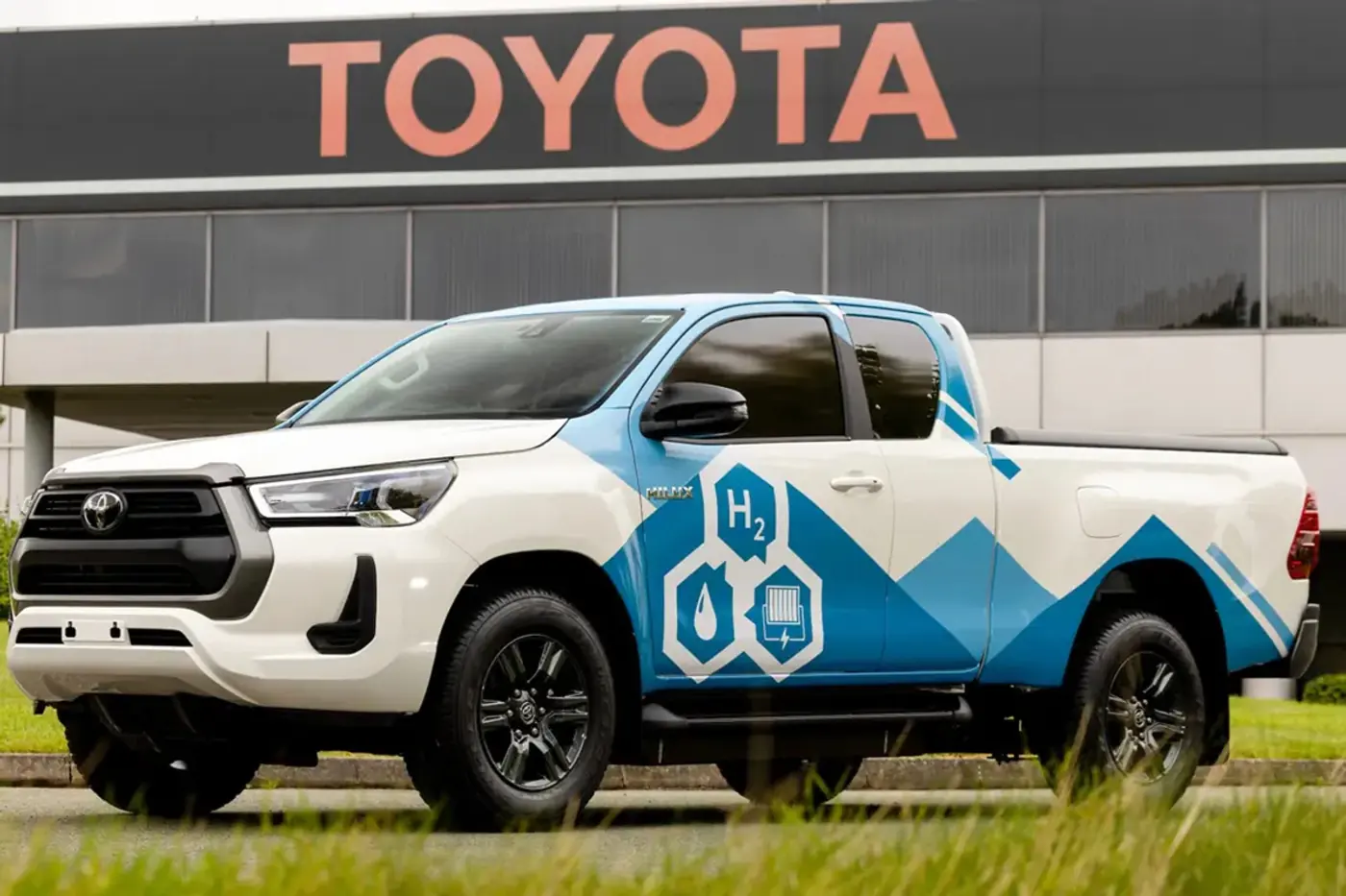 Toyota «голосует» за водород: представлена инновационная система зарядки автомобилей