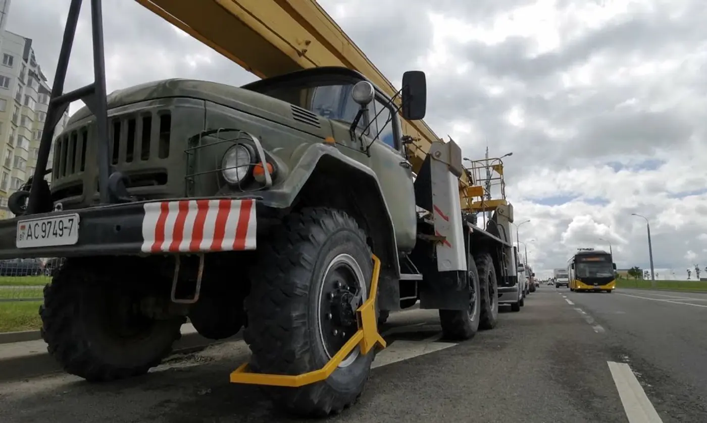 ПДД не нарушены, но машину эвакуировали: в каких случаях это возможно