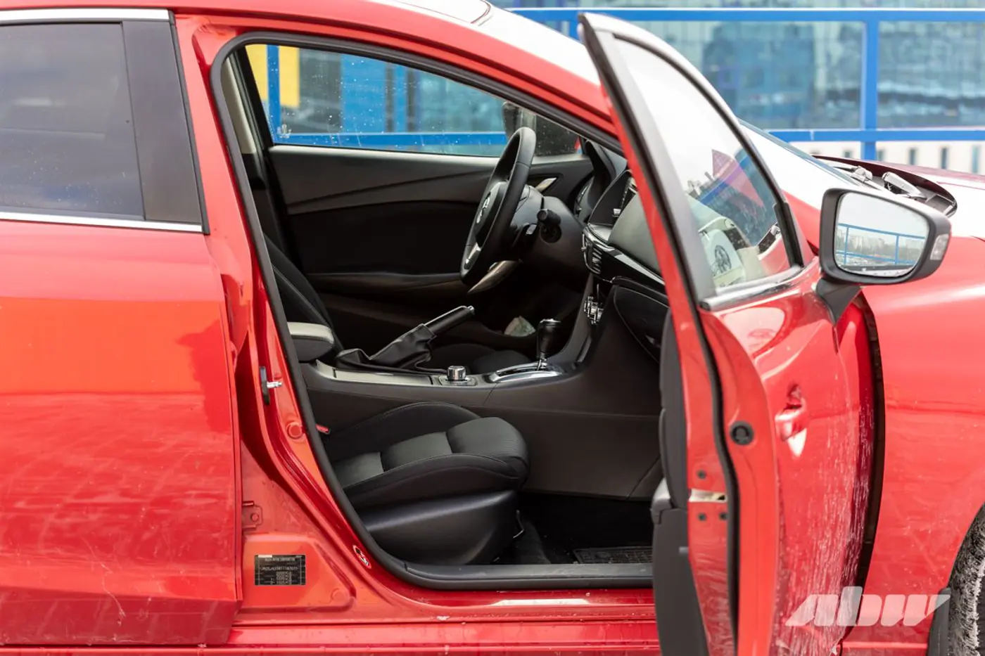 Mazda EZ-6 на фоне предшественницы: гнев, торг, принятие