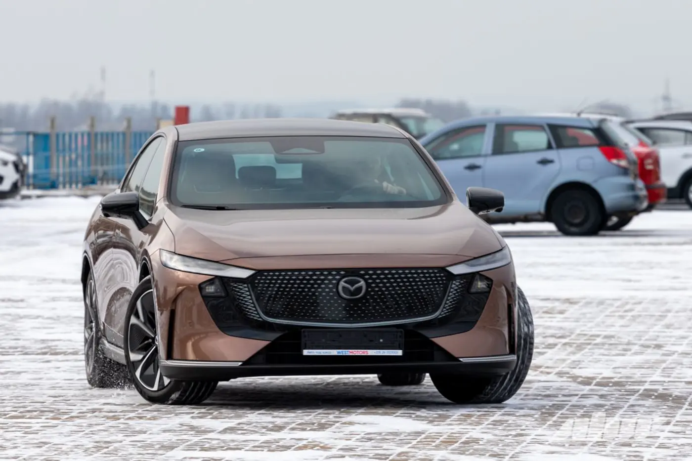 Mazda EZ-6 на фоне предшественницы: гнев, торг, принятие