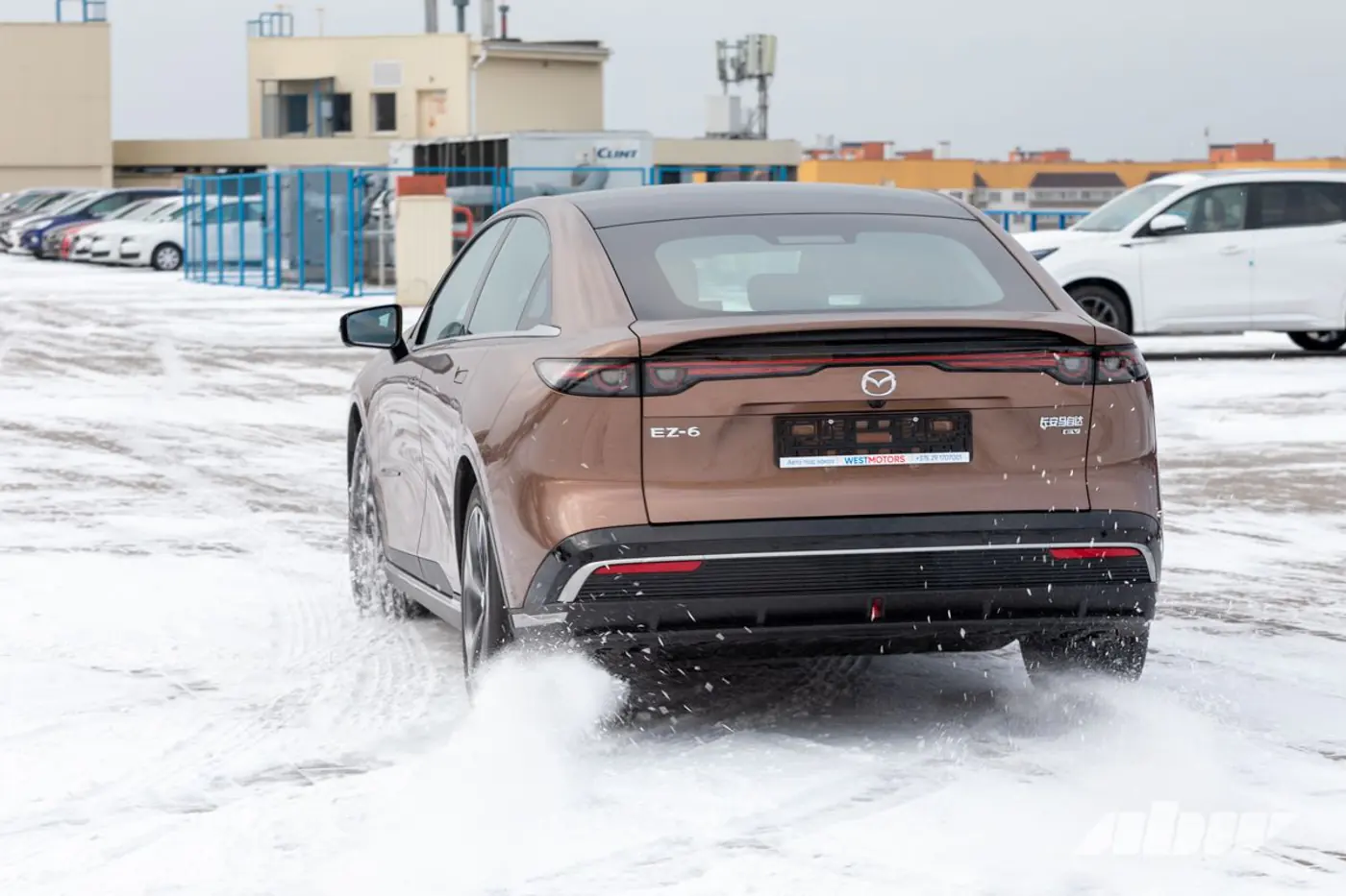 Mazda EZ-6 на фоне предшественницы: гнев, торг, принятие