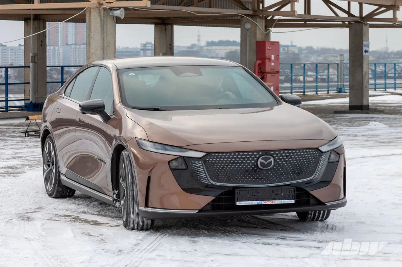 Mazda EZ-6 на фоне предшественницы: гнев, торг, принятие