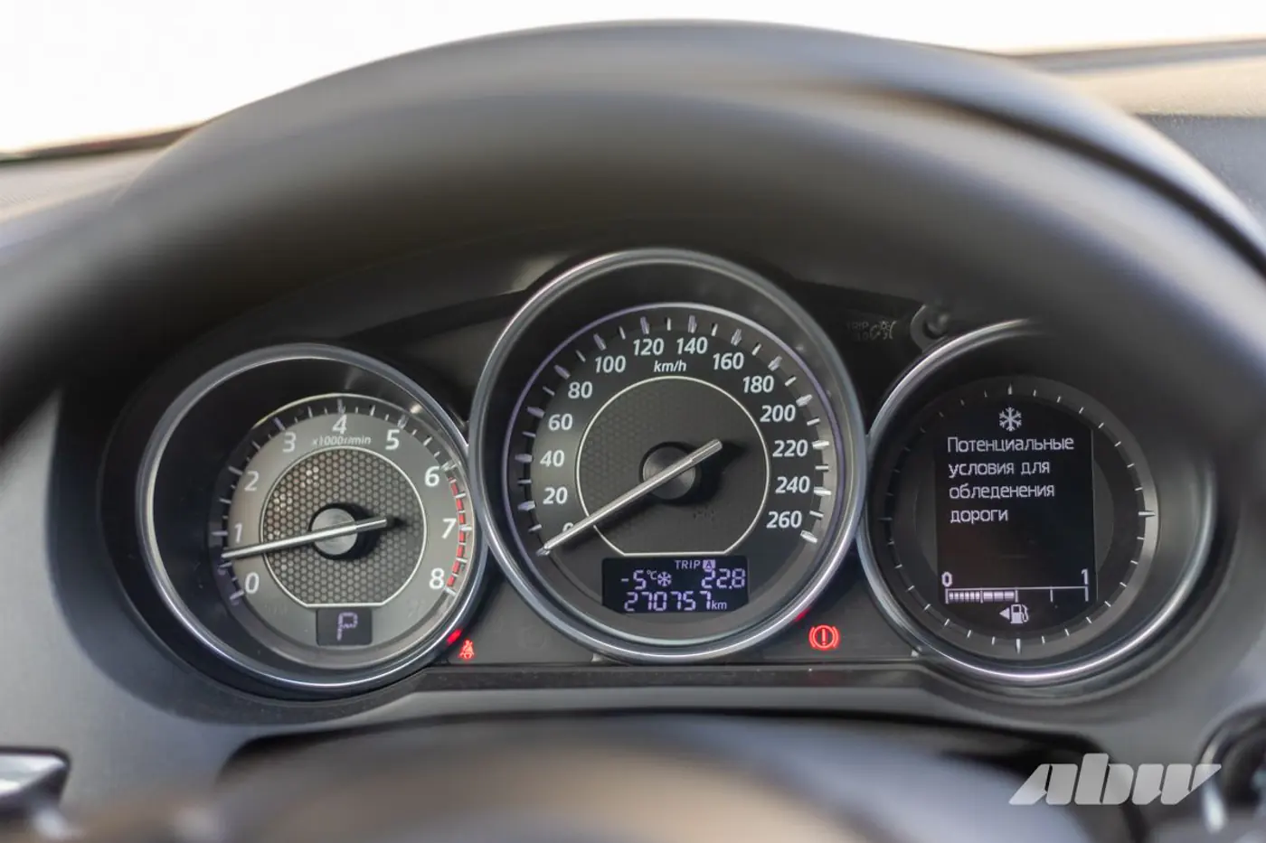 Mazda EZ-6 на фоне предшественницы: гнев, торг, принятие