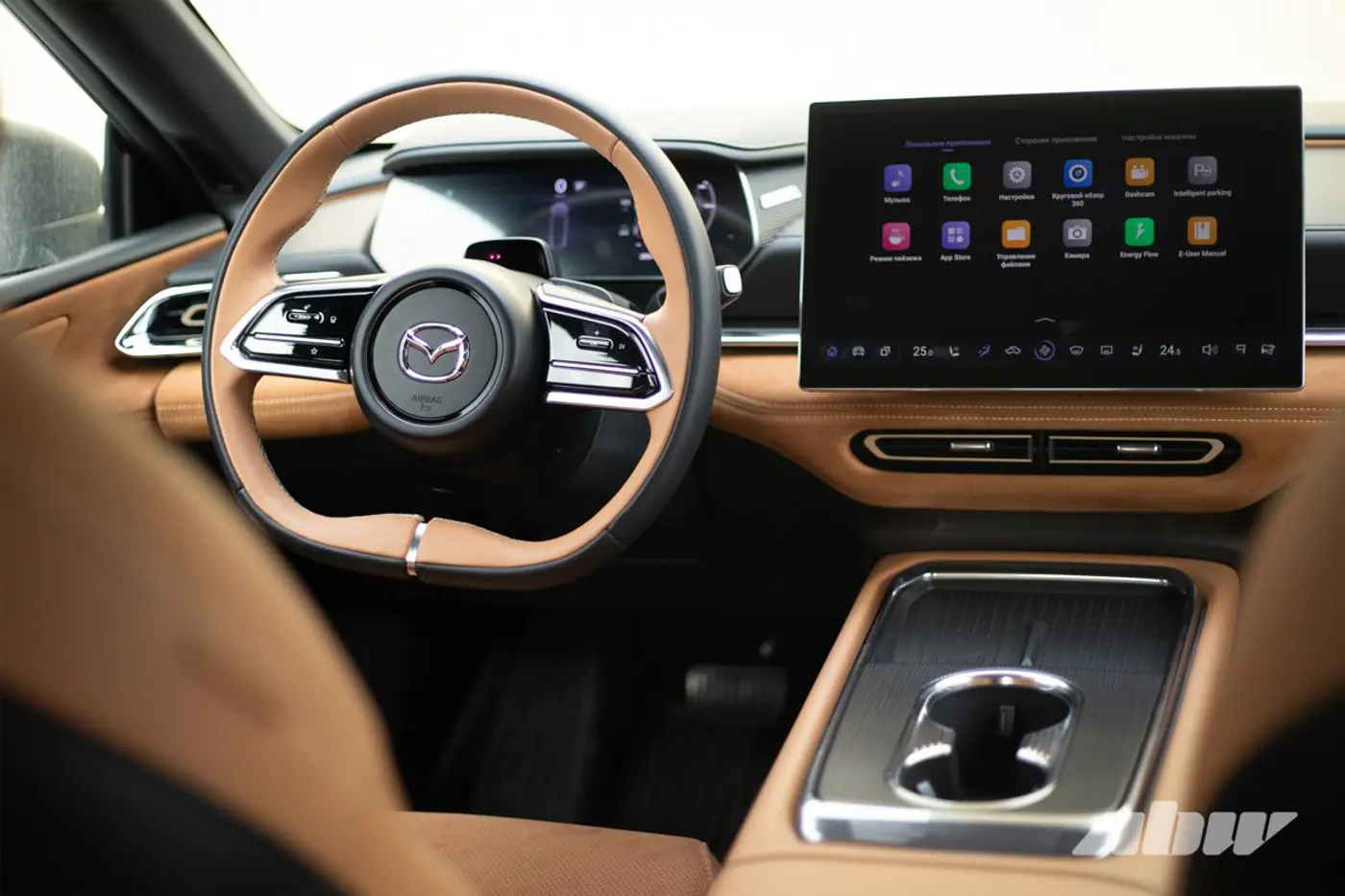 Mazda EZ-6 на фоне предшественницы: гнев, торг, принятие