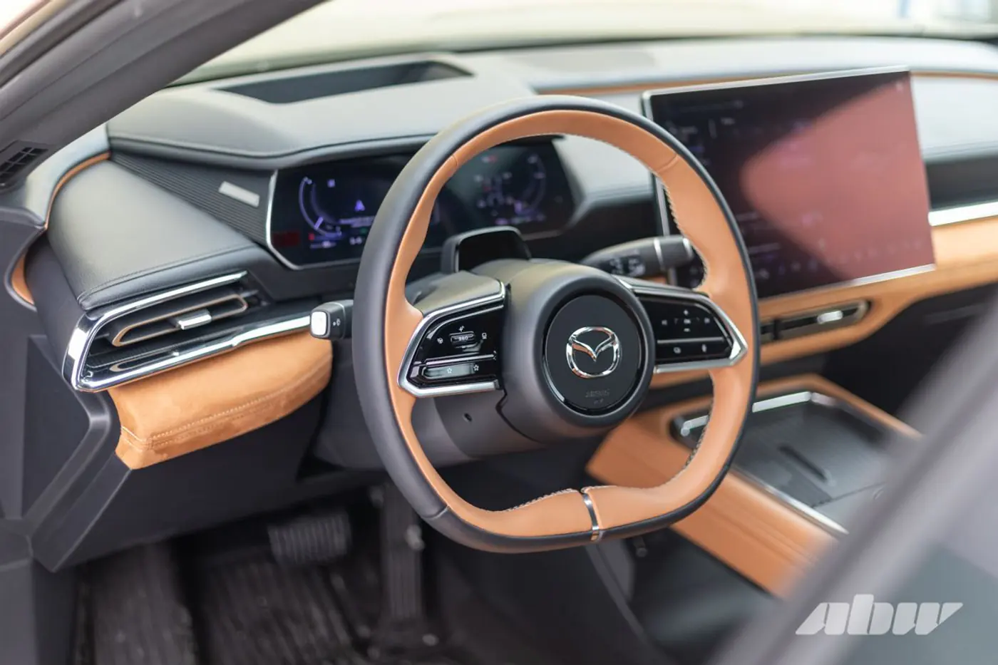 Mazda EZ-6 на фоне предшественницы: гнев, торг, принятие