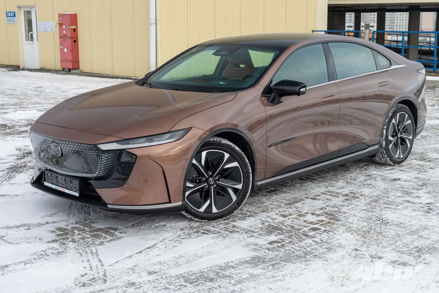 Mazda EZ-6 на фоне предшественницы: гнев, торг, принятие
