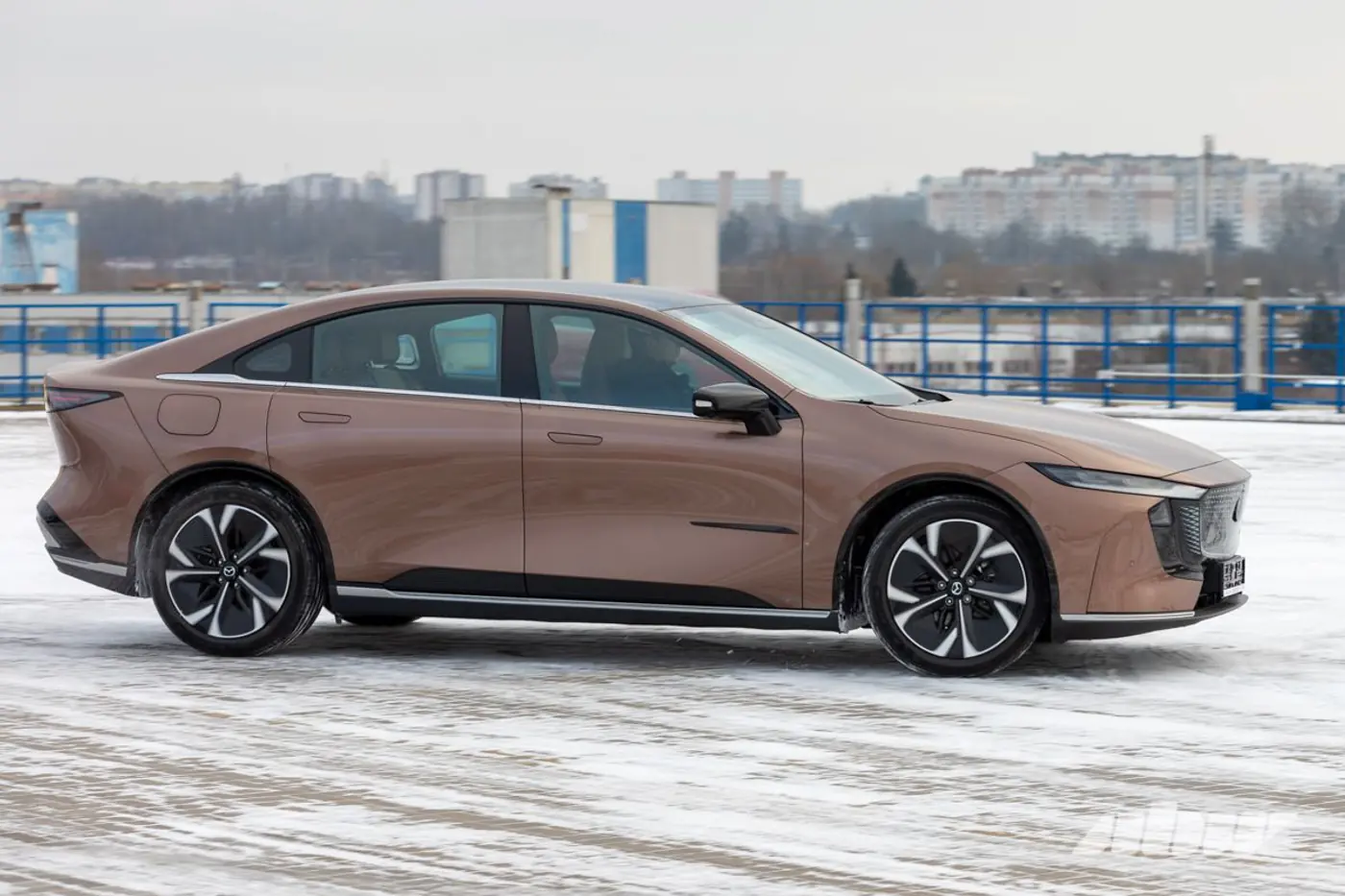 Mazda EZ-6 на фоне предшественницы: гнев, торг, принятие