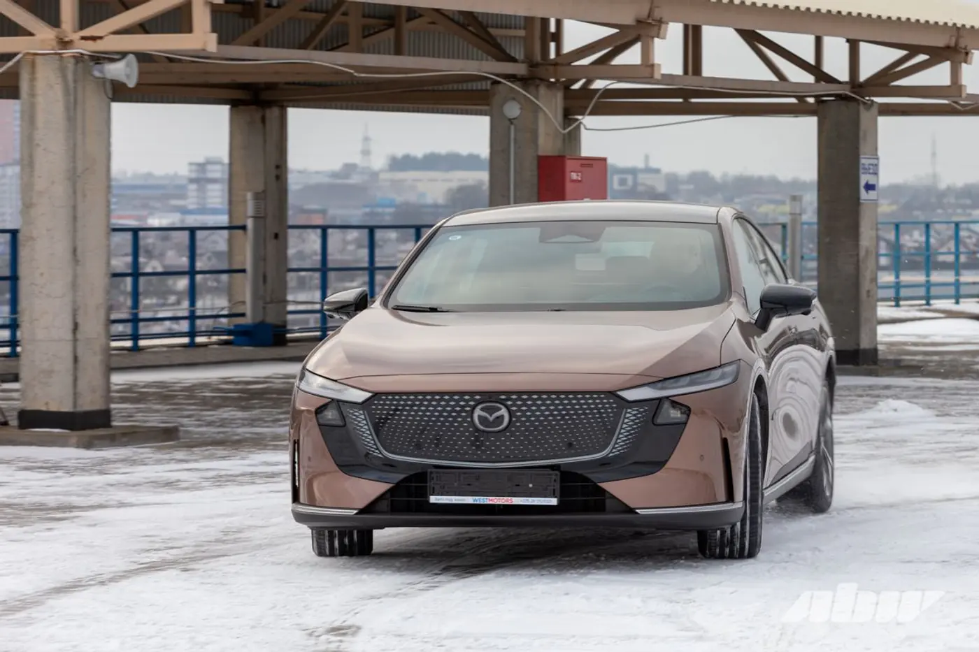 Mazda EZ-6 на фоне предшественницы: гнев, торг, принятие
