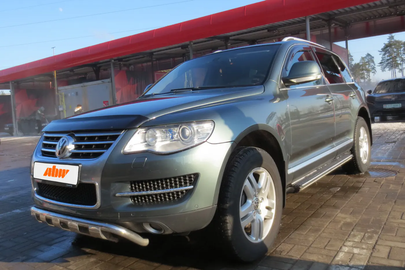 «Больше всего расстроил расход топлива и кузов»: мнение владельца VW Touareg