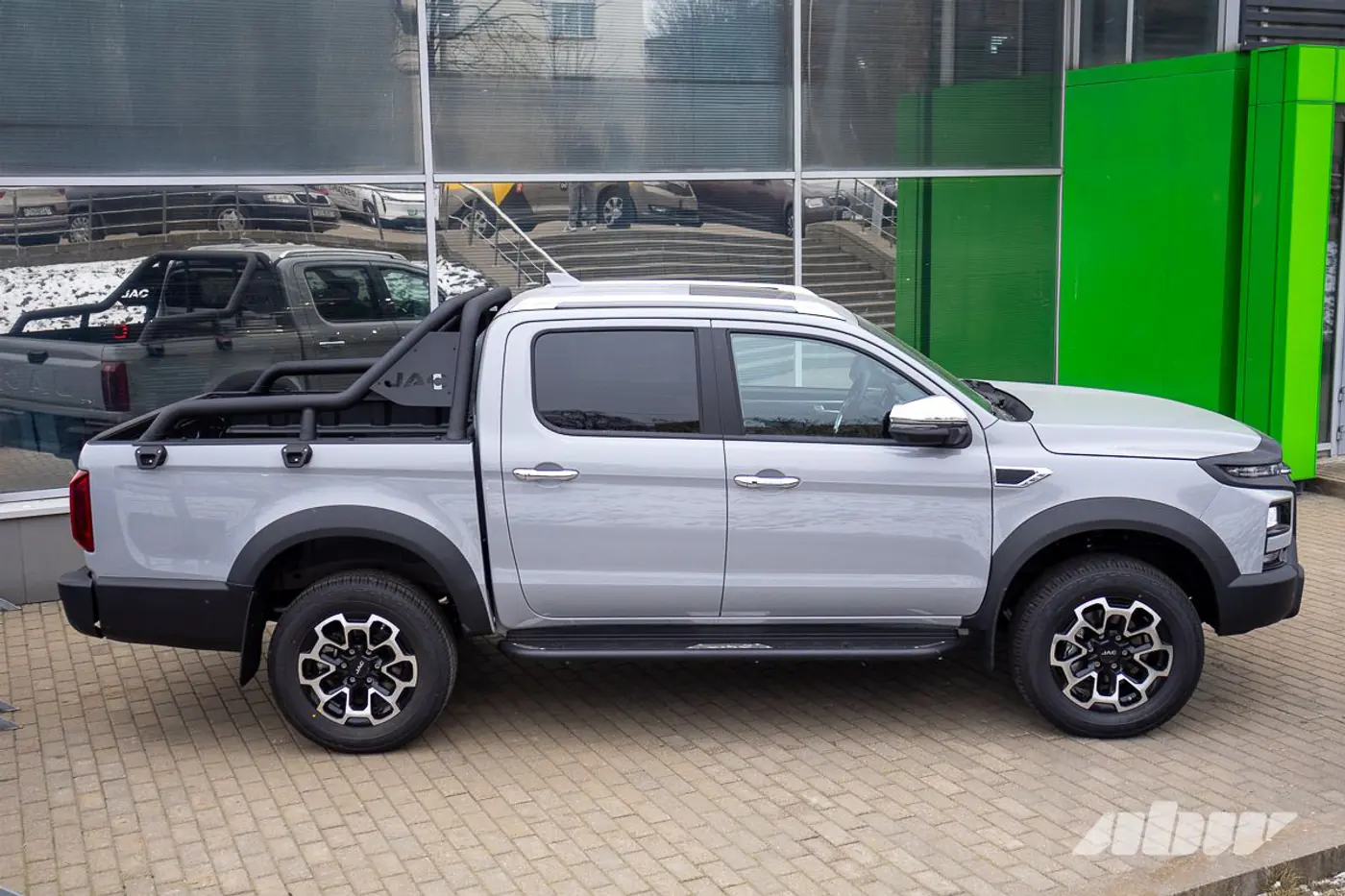 «Электричка» за 6580 рублей, пикап за 14 850. Импортер JAC представил новую кредитную программу