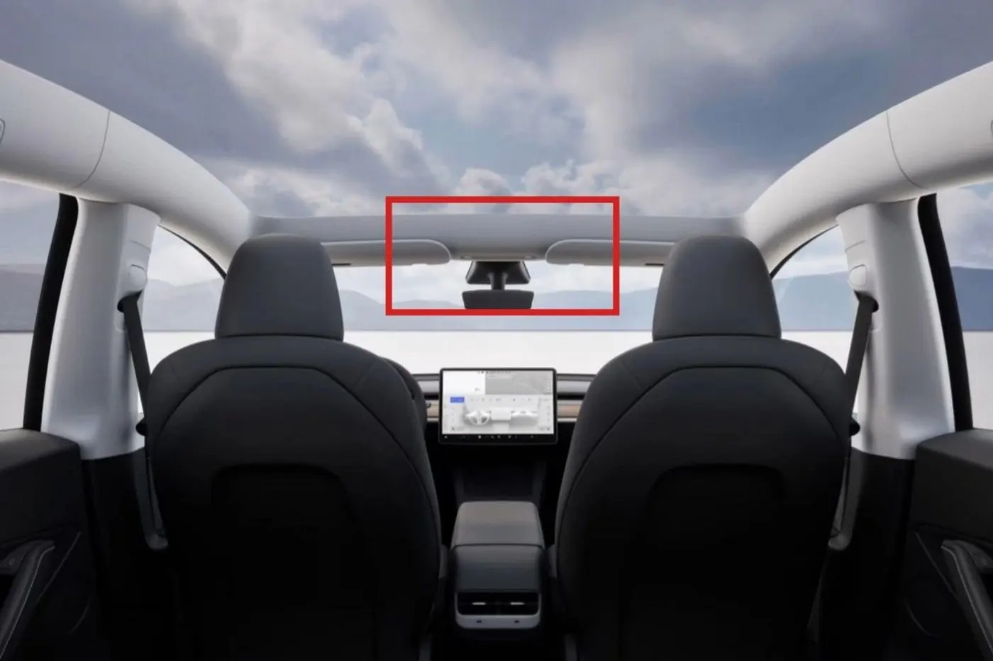 Tesla Model Y может следить за пассажирами