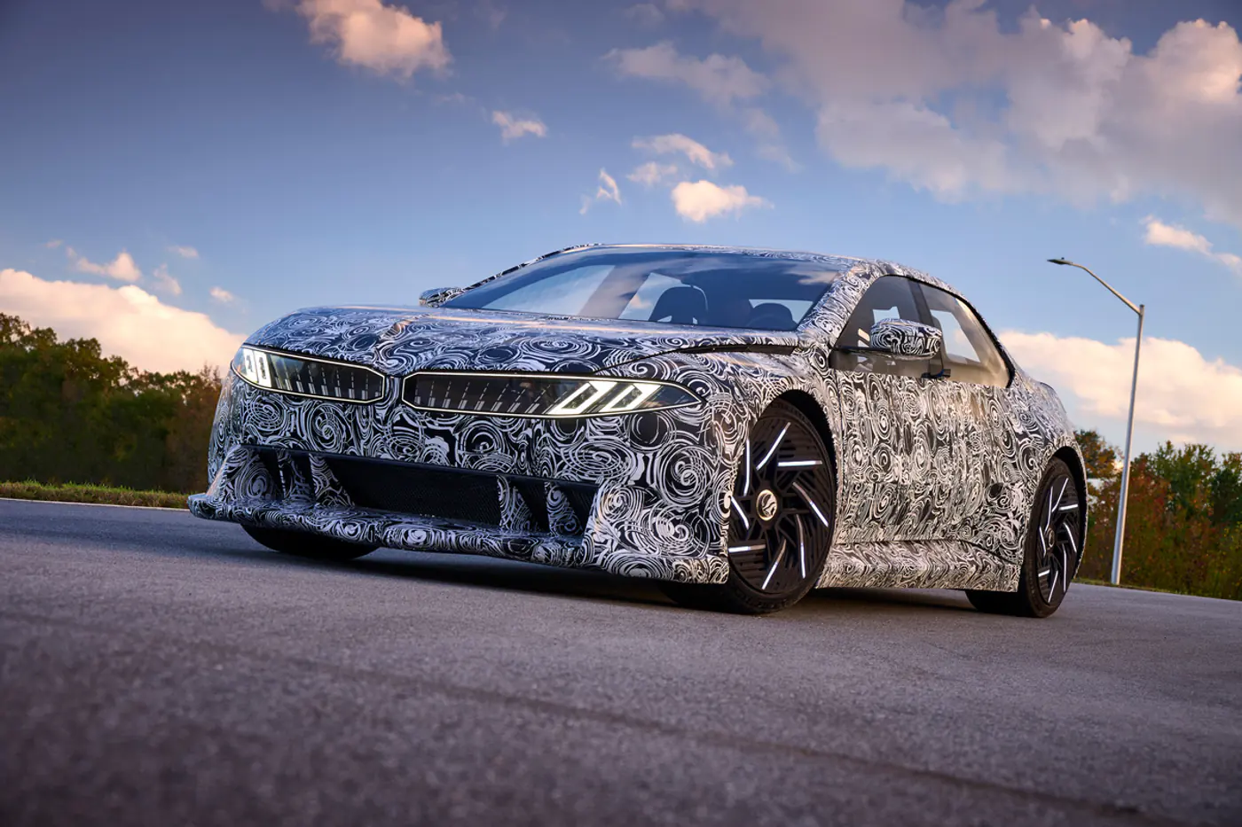 BMW покажет в Шанхае демонстрационный автомобиль с новым блоком управления