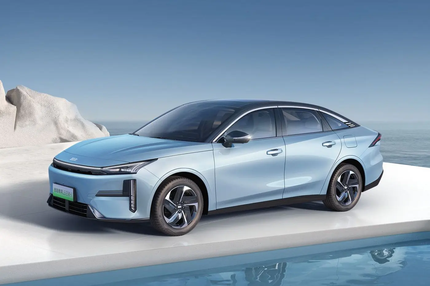 Geely начала продажи двух обновленных моделей семейства Galaxy