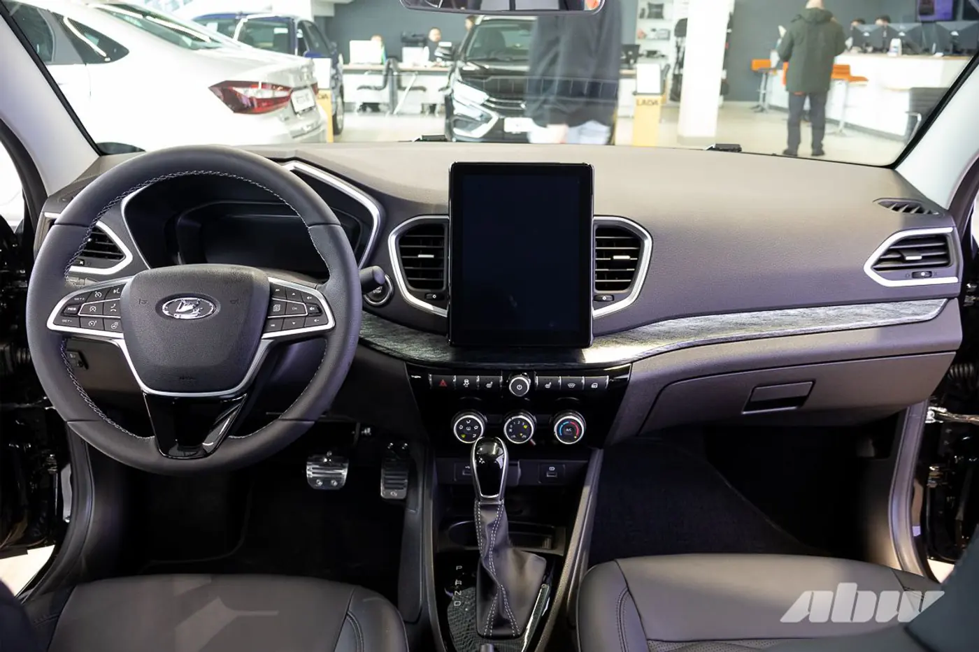 Королевский простор: знакомимся с LADA Aura