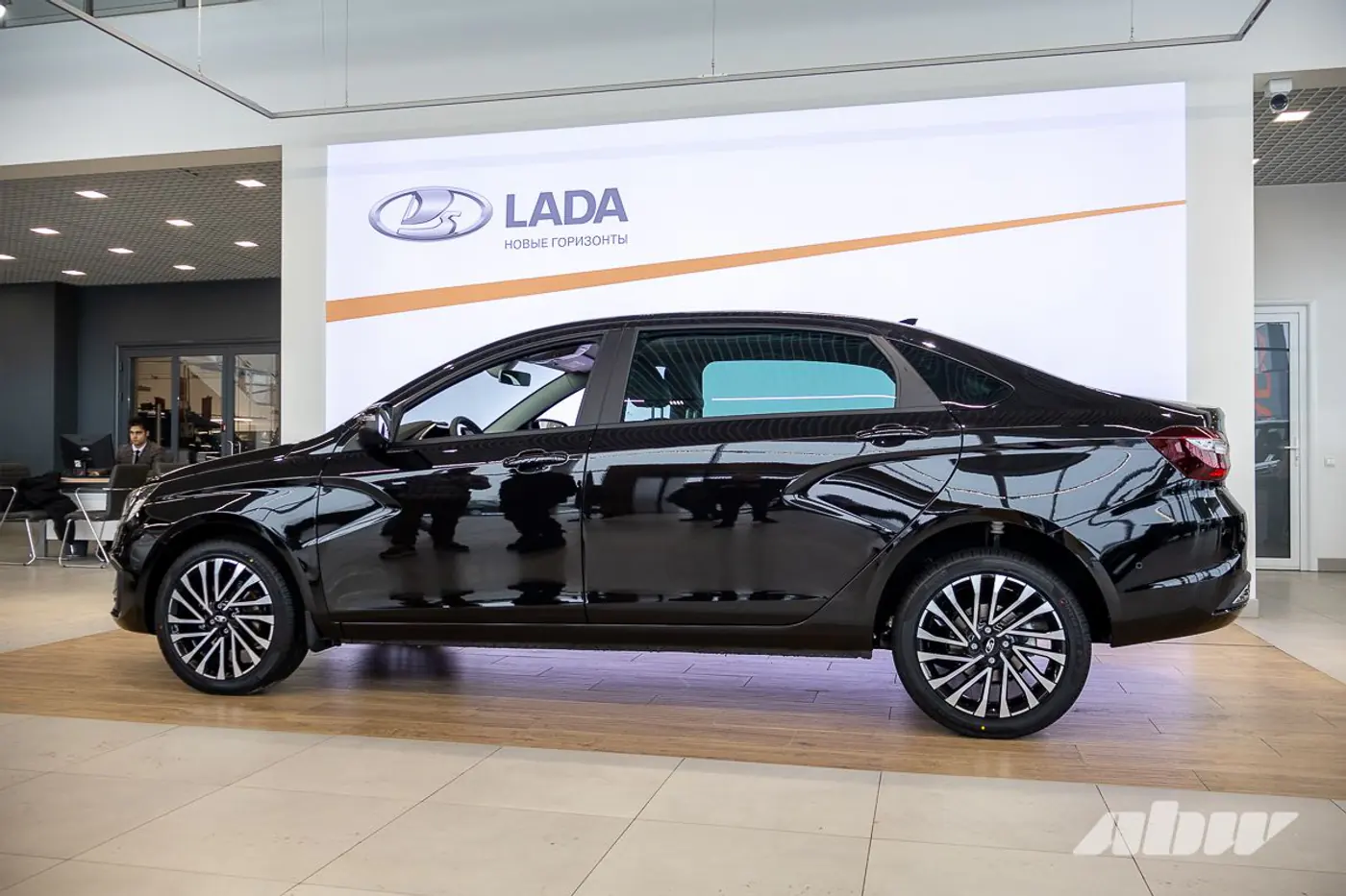 Королевский простор: знакомимся с LADA Aura
