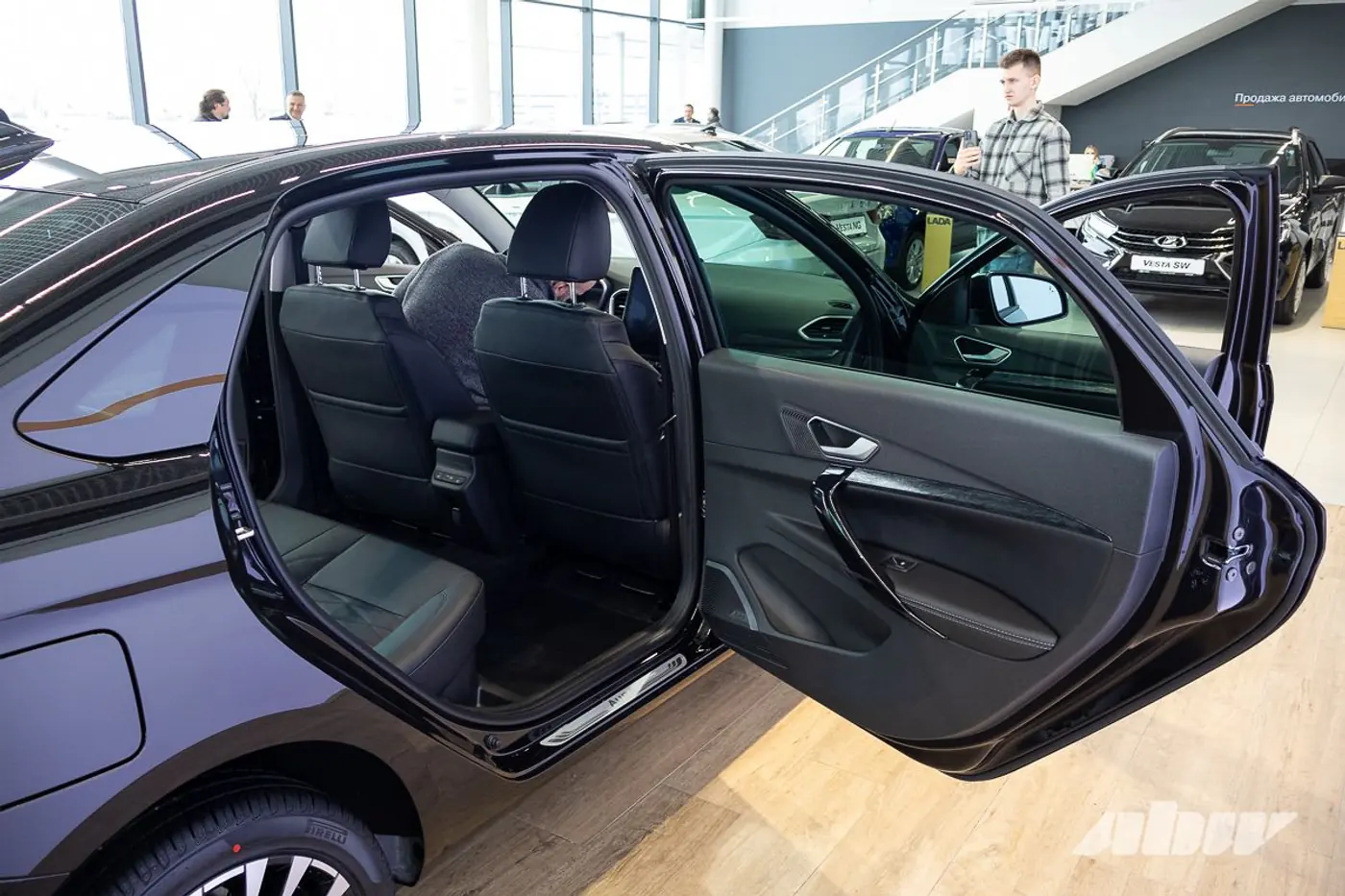 Королевский простор: знакомимся с LADA Aura