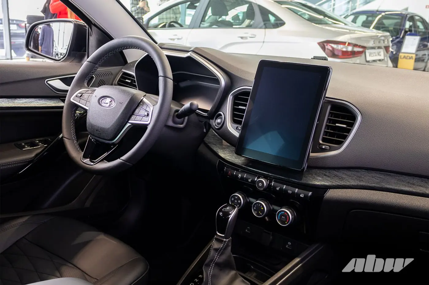 Королевский простор: знакомимся с LADA Aura