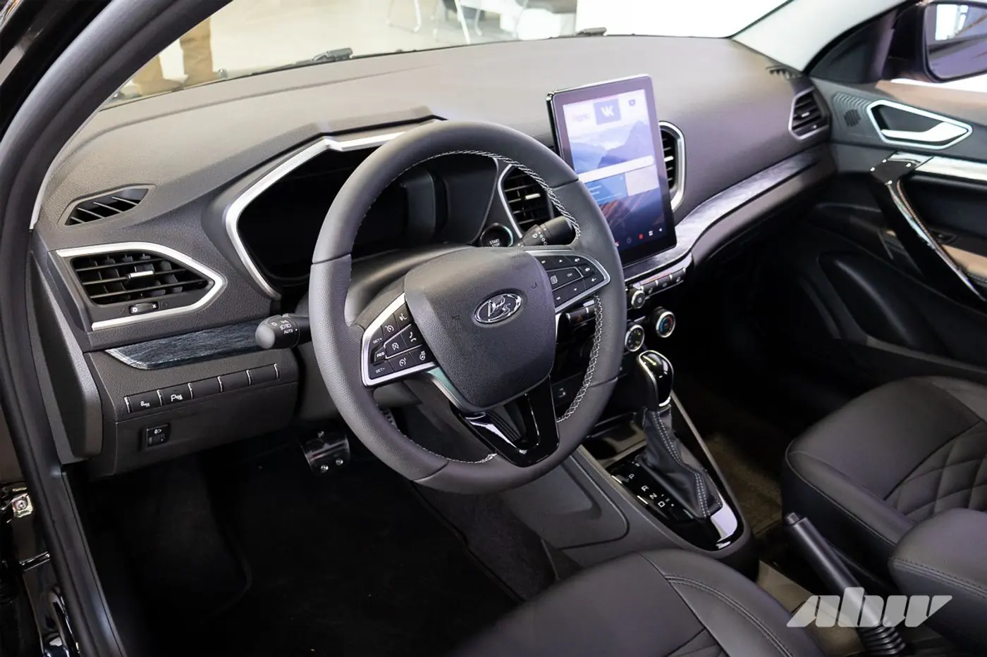Королевский простор: знакомимся с LADA Aura