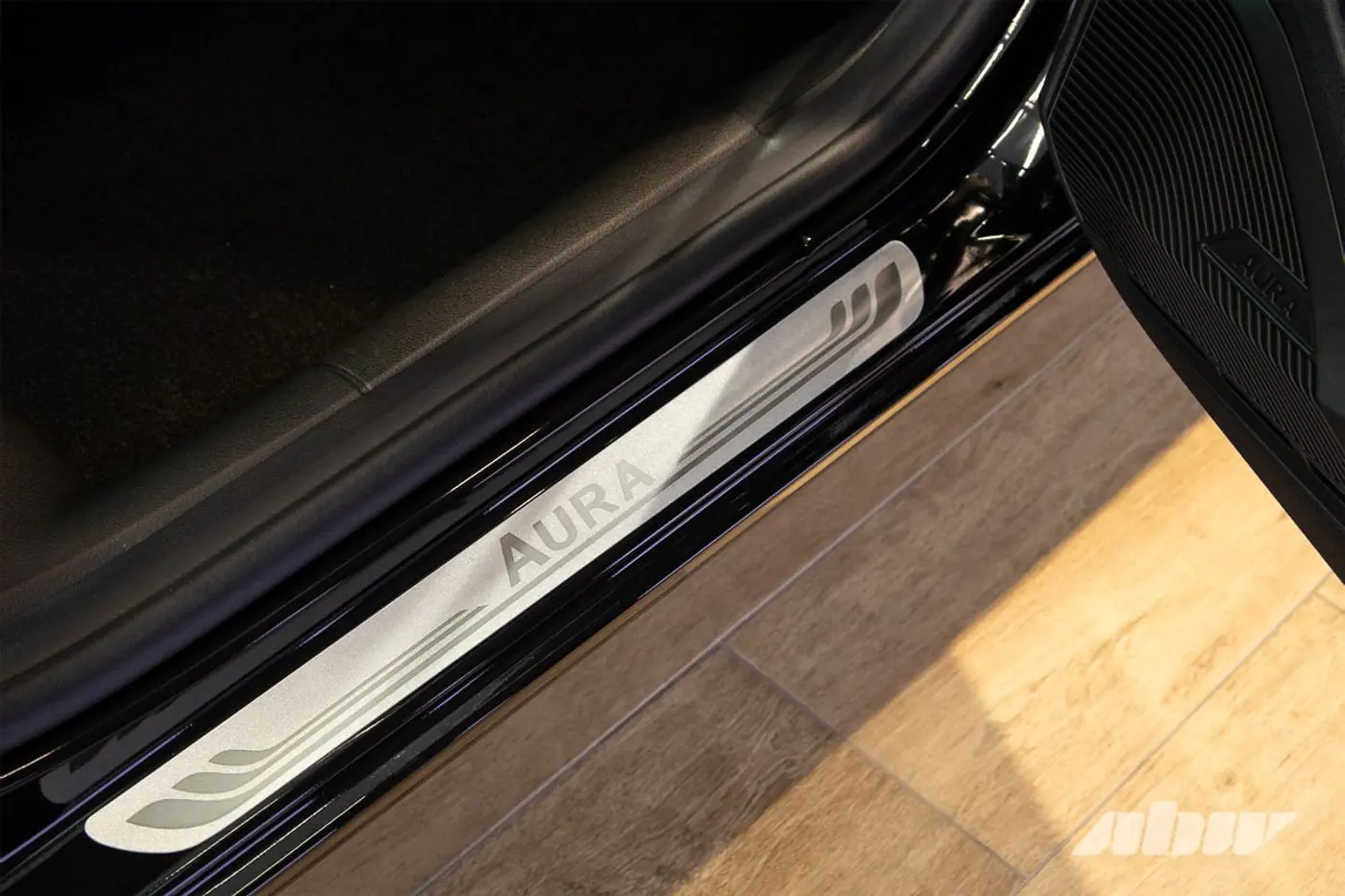 Королевский простор: знакомимся с LADA Aura