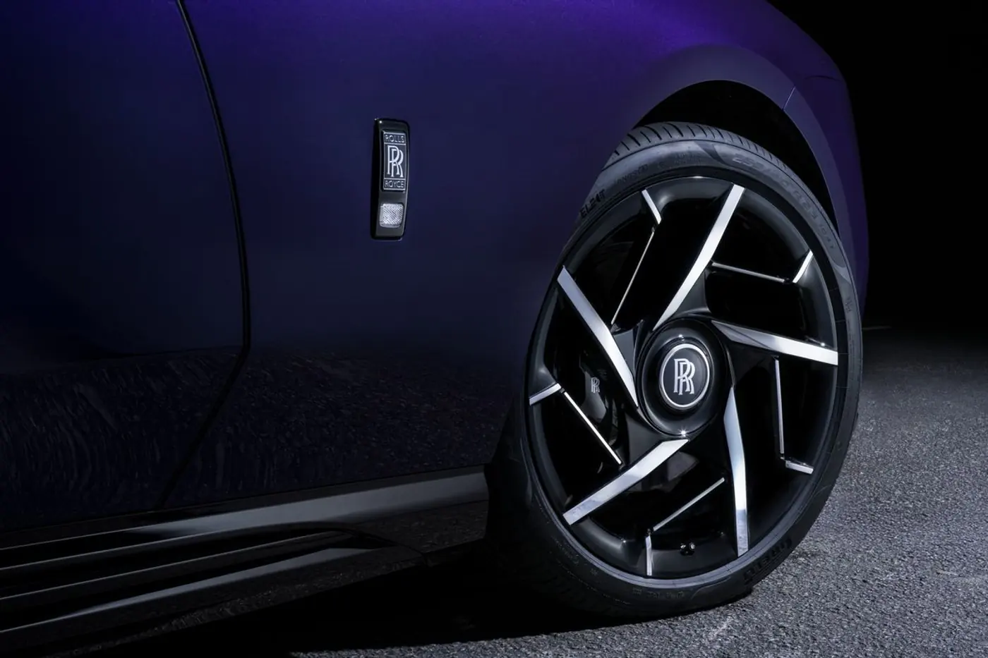 Купе Black Badge Spectre – самый мощный Rolls-Royce в истории