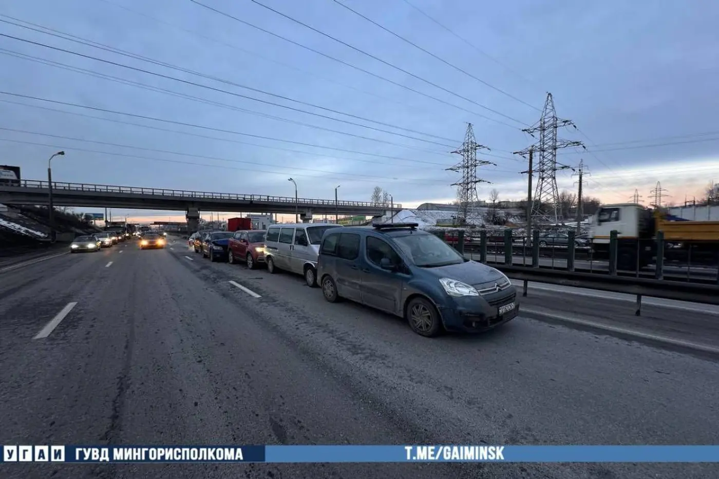 День массовых аварий: на МКАД столкнулись 5 автомобилей