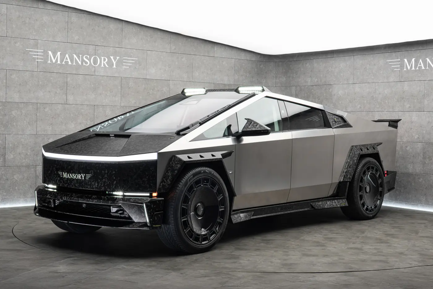 Как тебе такое, Илон Маск? В Mansory поработали над Tesla Cybertruck