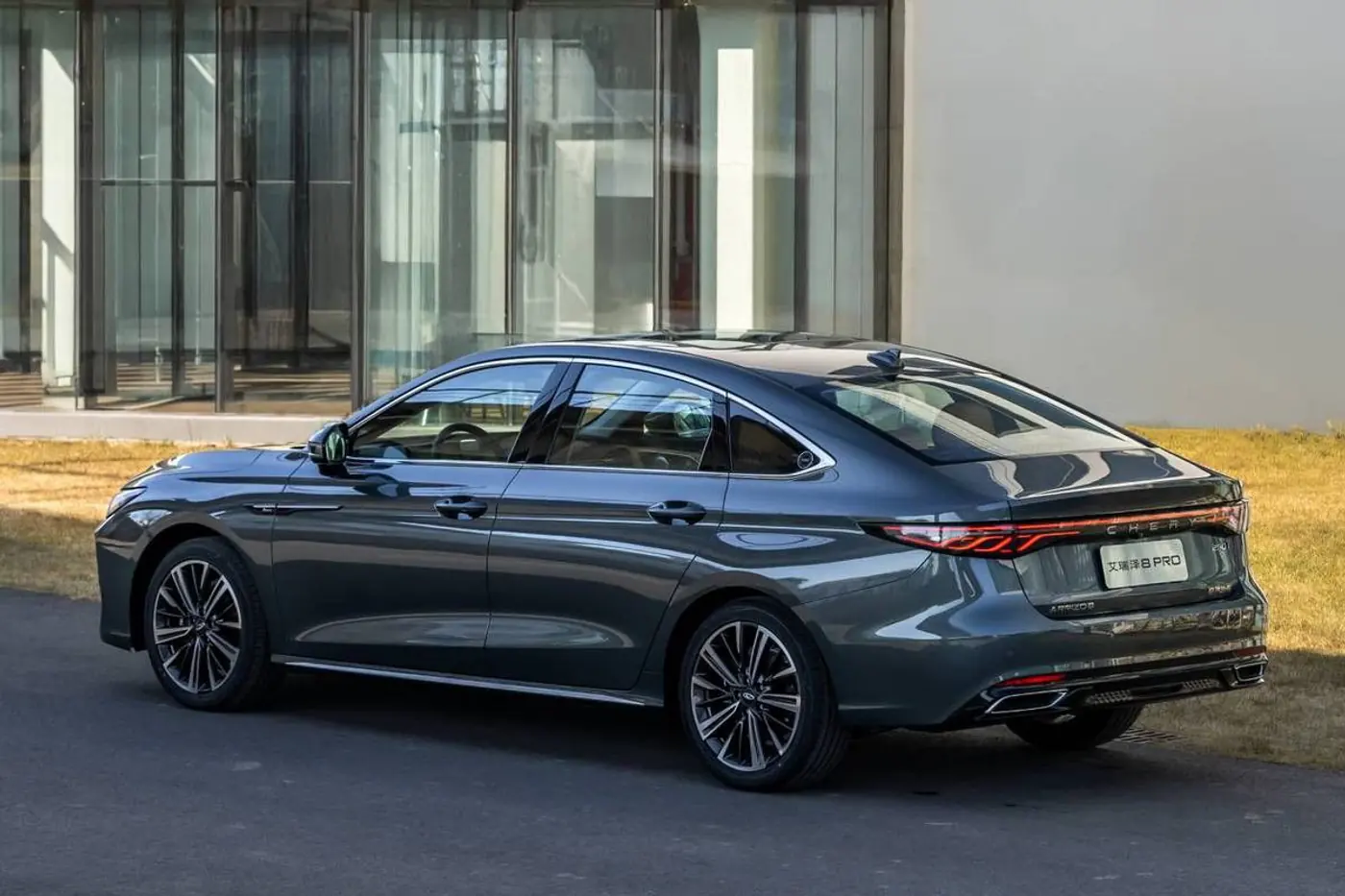 В Китае дебютировал обновленный седан Chery Arrizo 8